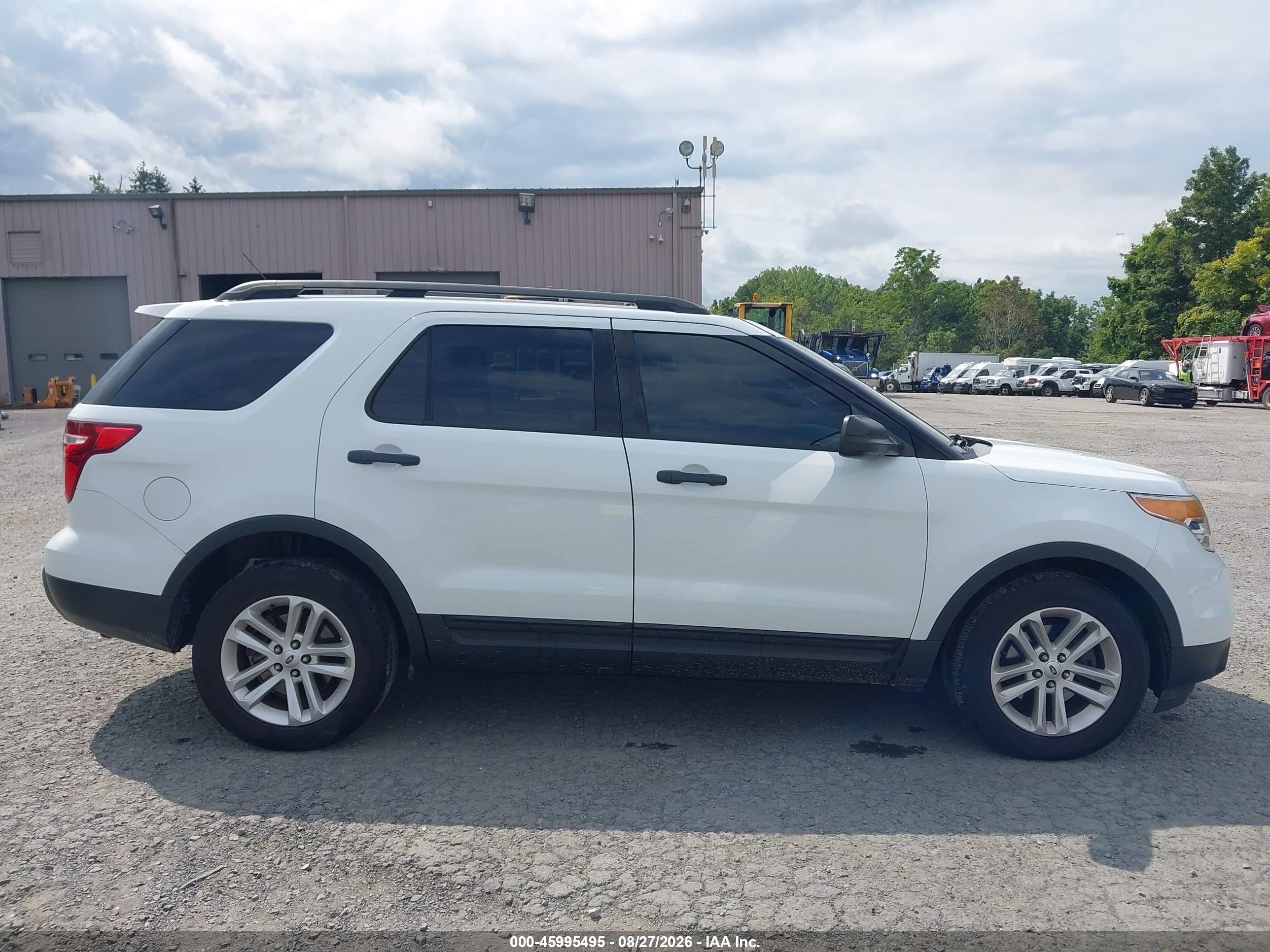 2015 Ford Explorer   White vin: 1FM5K8B83FGC42570
