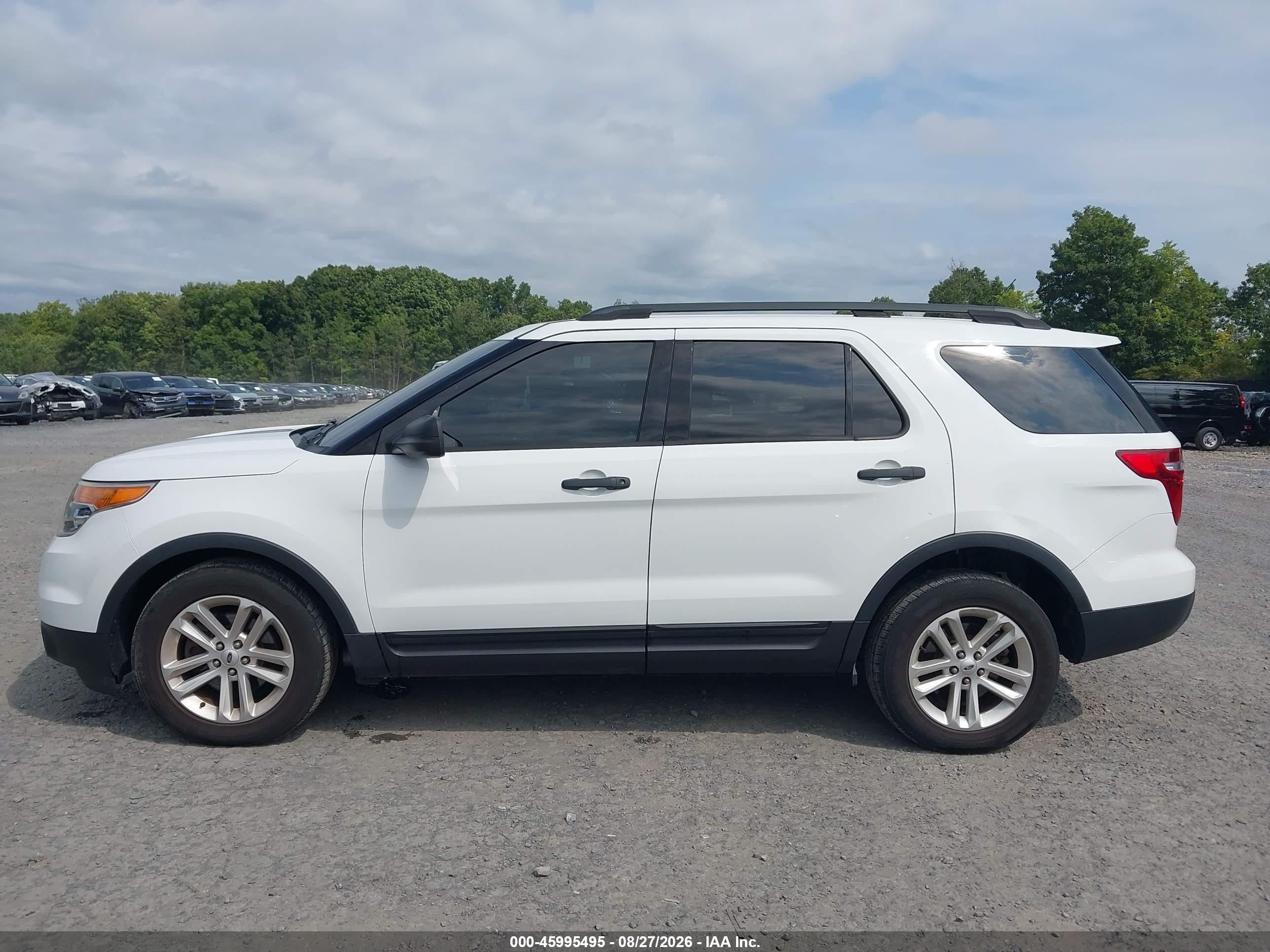 2015 Ford Explorer   White vin: 1FM5K8B83FGC42570