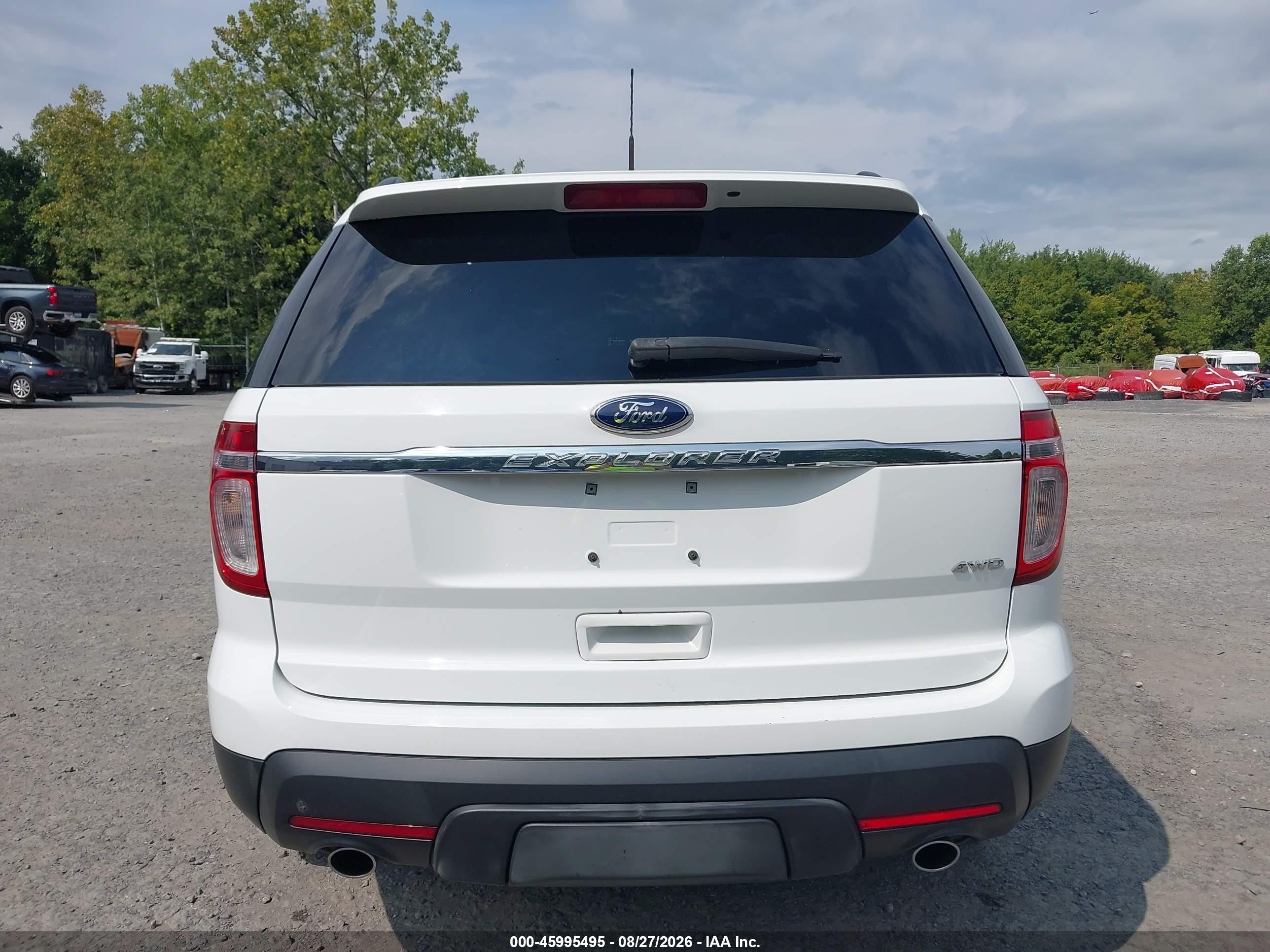 2015 Ford Explorer   White vin: 1FM5K8B83FGC42570