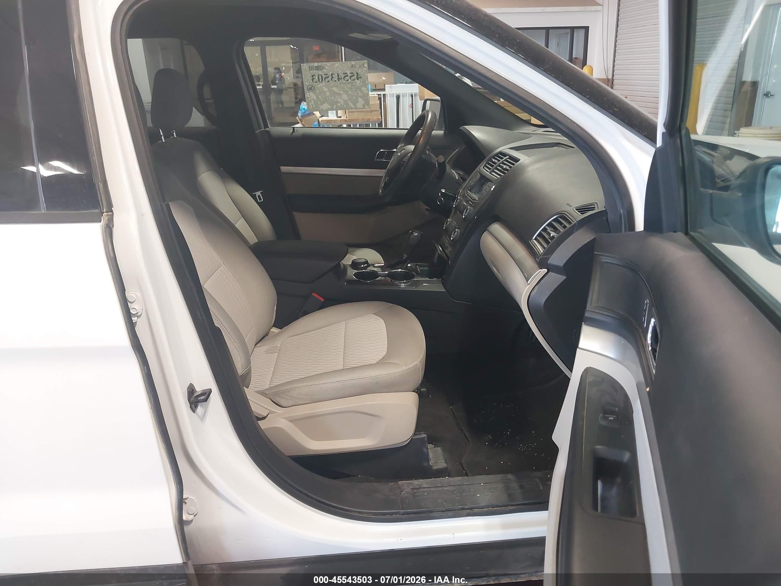 2018 Ford Explorer   White vin: 1FM5K8B83JGC45378