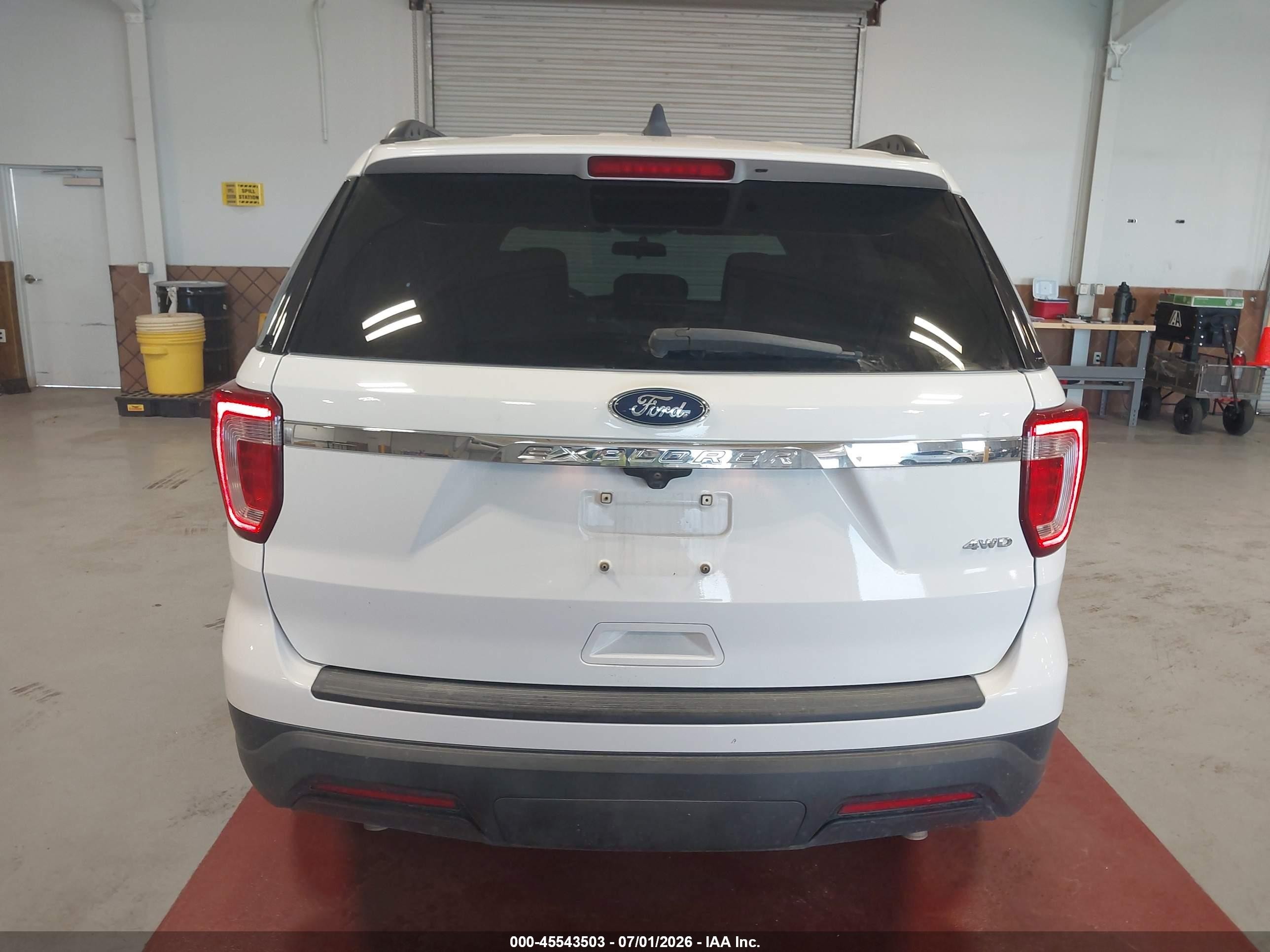 2018 Ford Explorer   White vin: 1FM5K8B83JGC45378