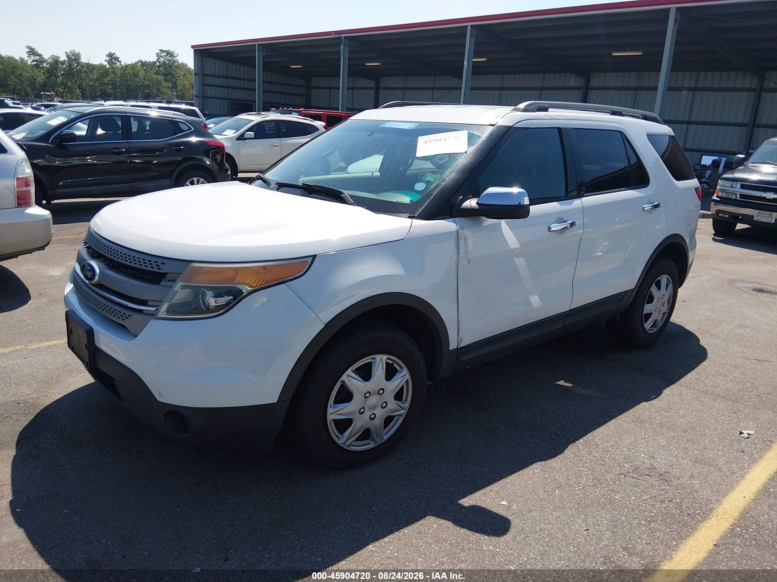 2013 Ford Explorer   White vin: 1FM5K8B84DGC59200