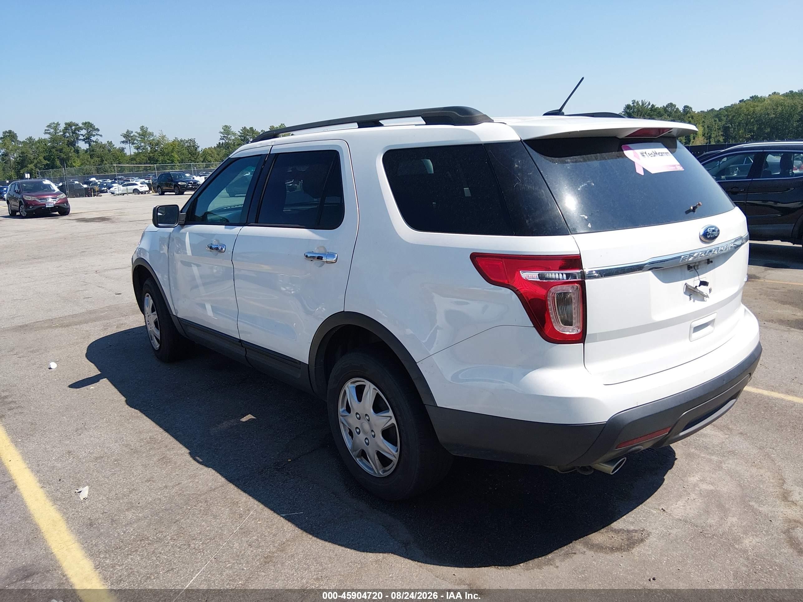 2013 Ford Explorer   White vin: 1FM5K8B84DGC59200