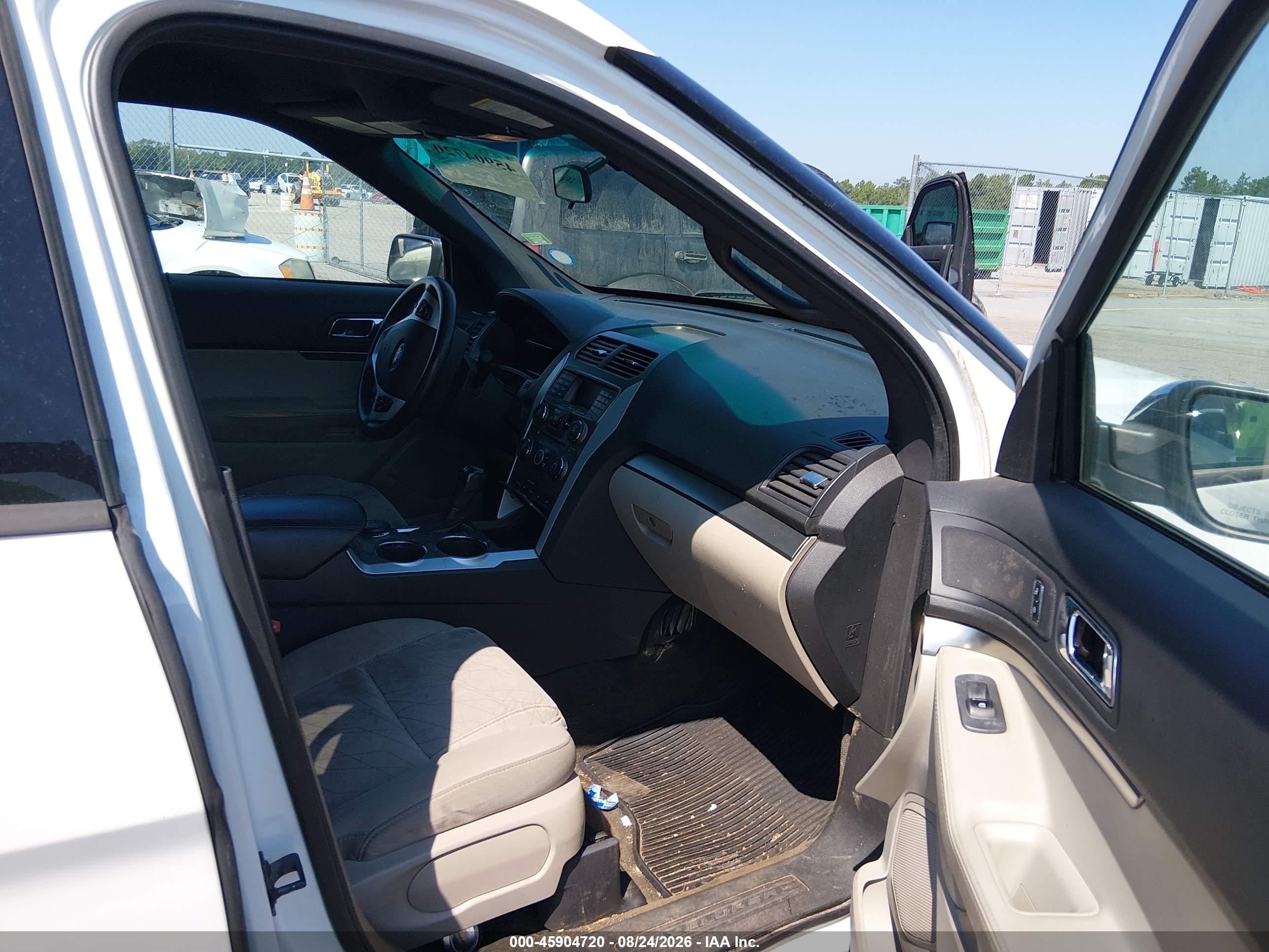 2013 Ford Explorer   White vin: 1FM5K8B84DGC59200