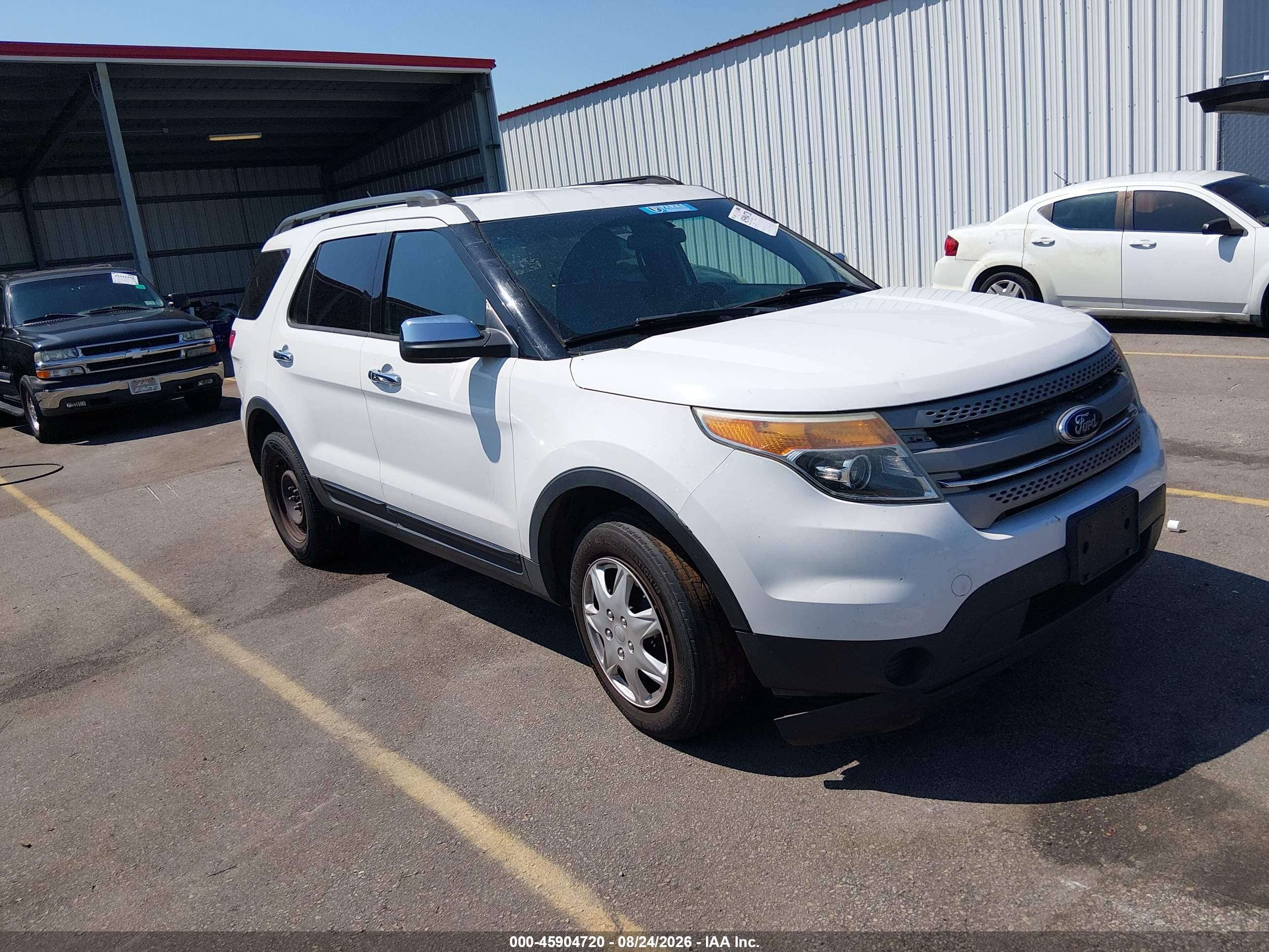 2013 Ford Explorer   White vin: 1FM5K8B84DGC59200