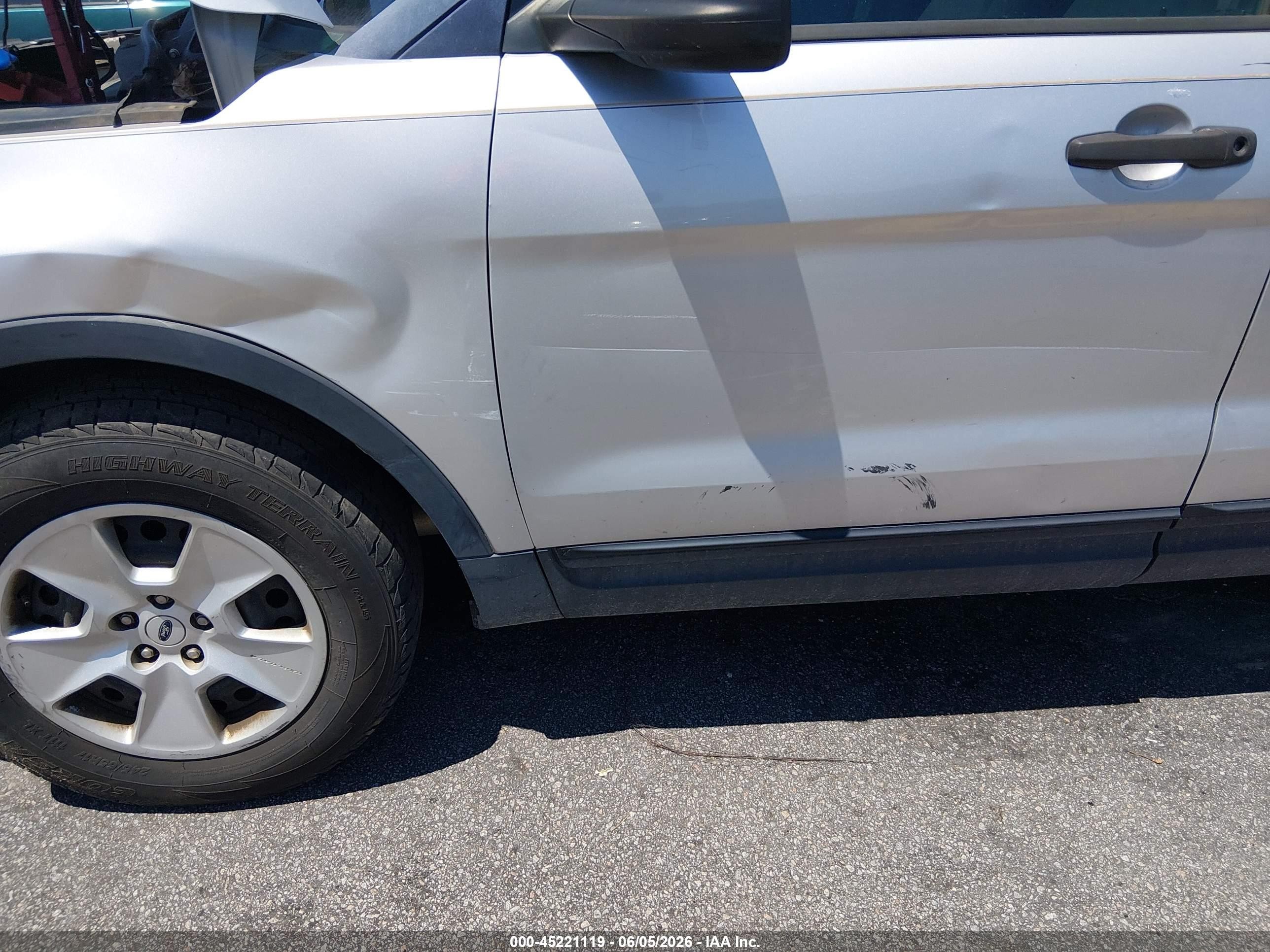 2014 Ford Explorer   Silver vin: 1FM5K8B84EGA35958