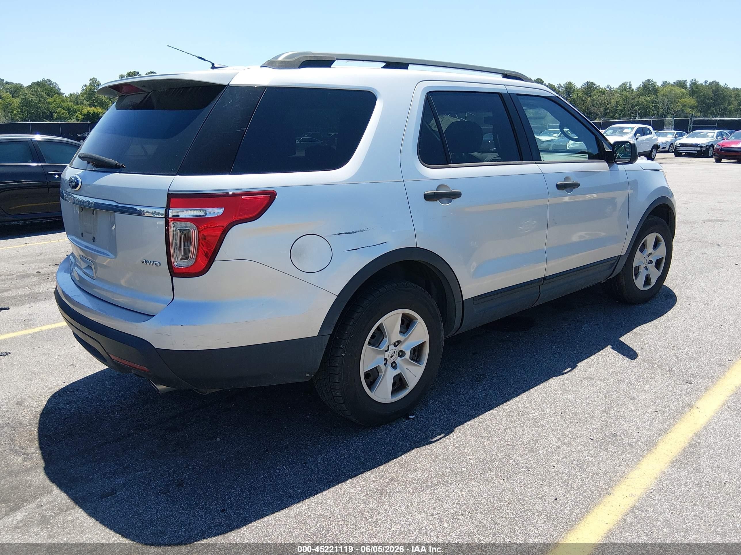2014 Ford Explorer   Silver vin: 1FM5K8B84EGA35958