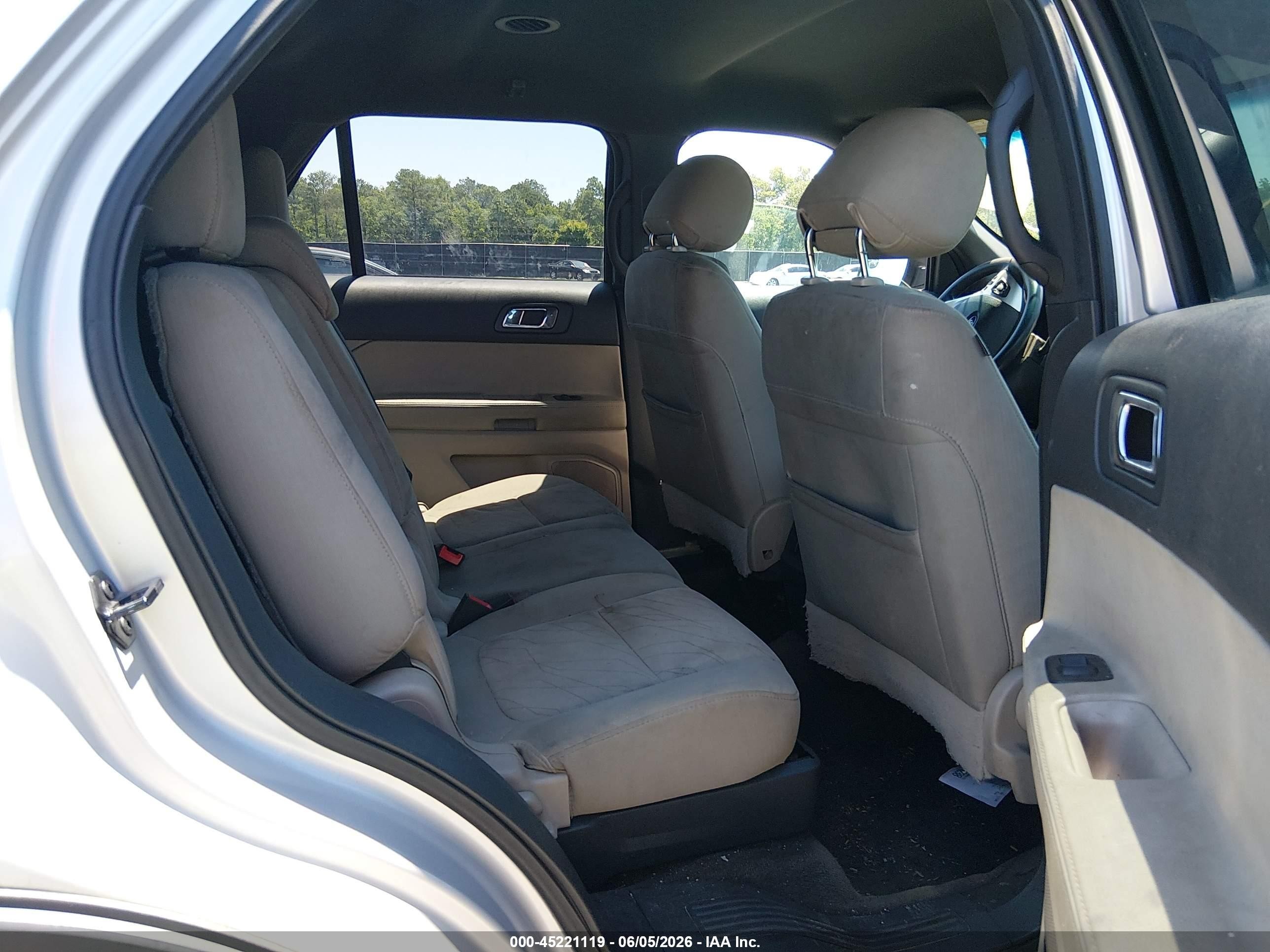 2014 Ford Explorer   Silver vin: 1FM5K8B84EGA35958