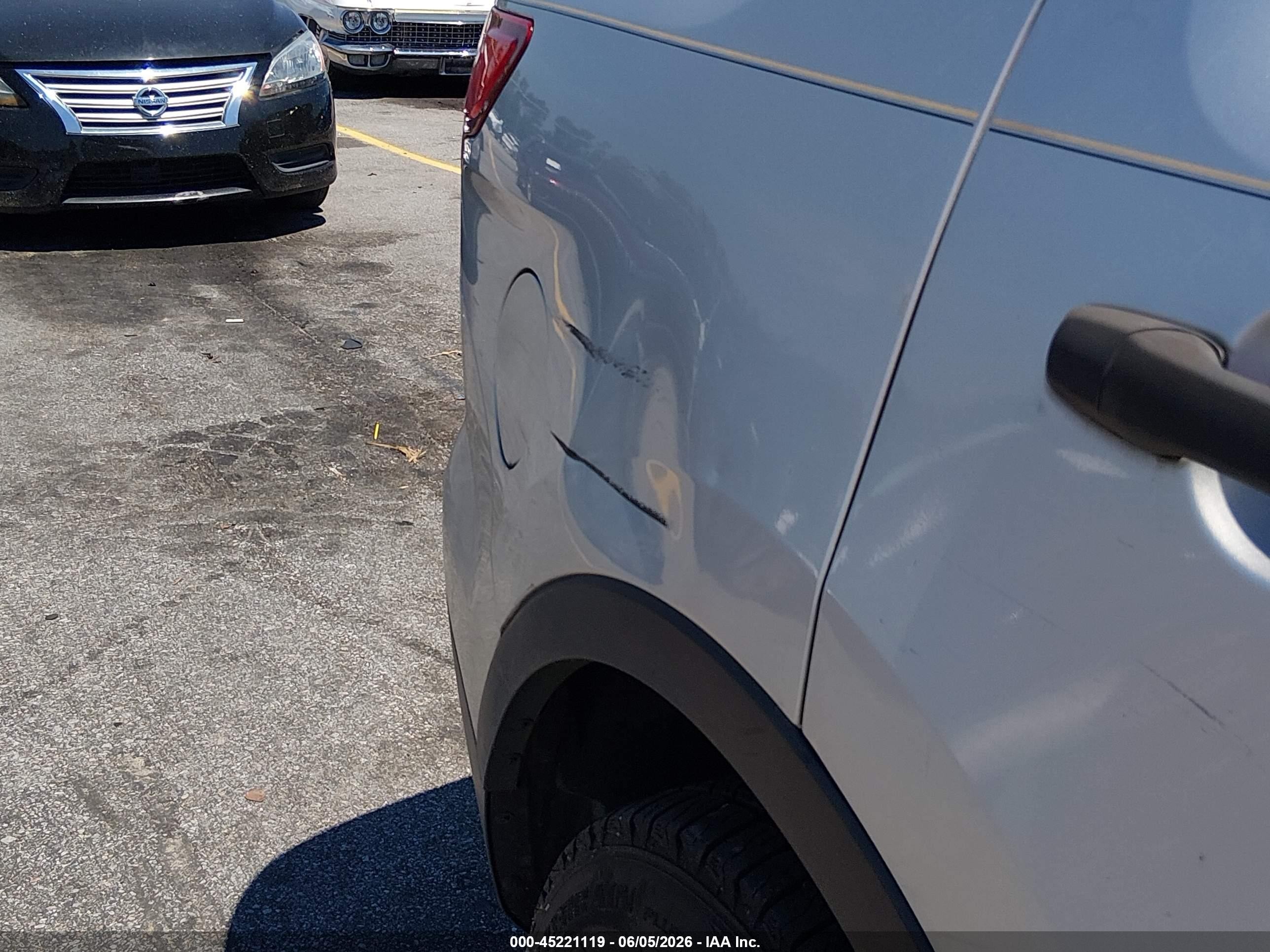 2014 Ford Explorer   Silver vin: 1FM5K8B84EGA35958