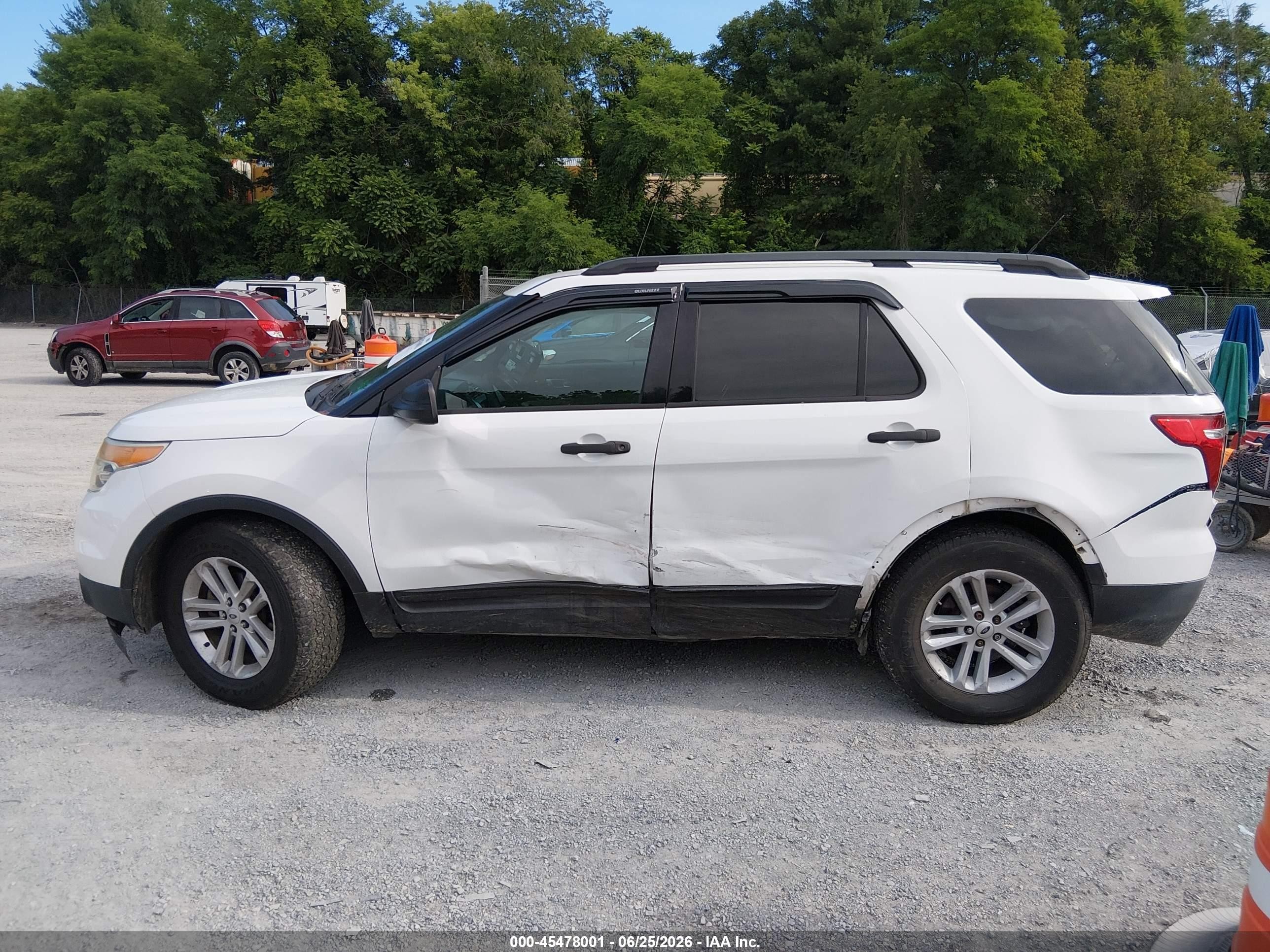 2015 Ford Explorer   White vin: 1FM5K8B84FGA42040