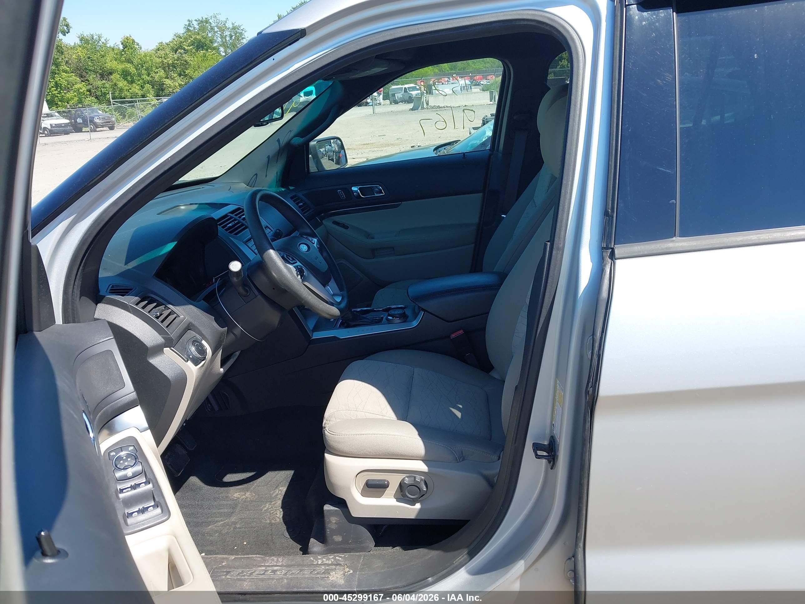 2015 Ford Explorer Silver vin: 1FM5K8B84FGC36180