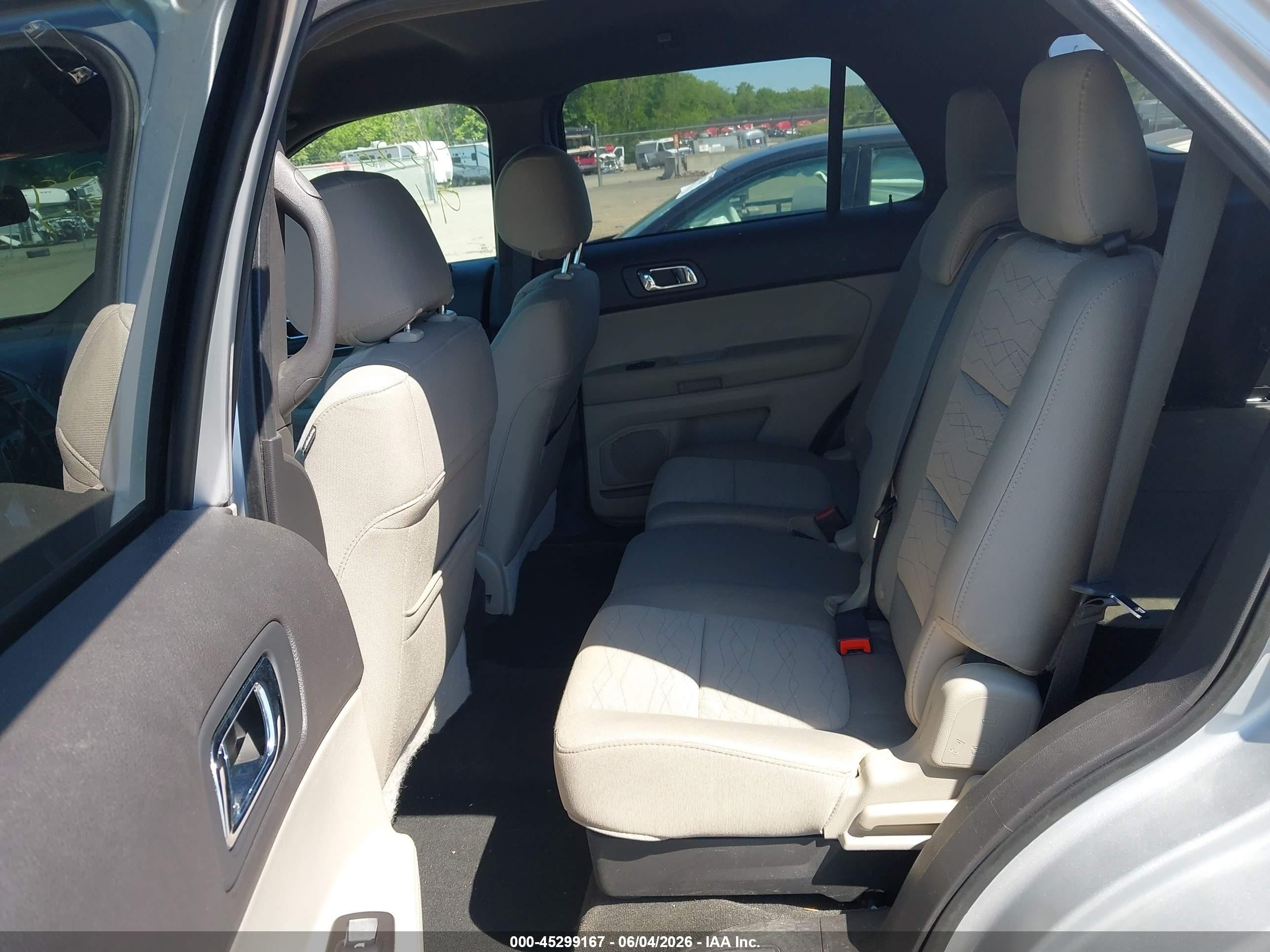 2015 Ford Explorer Silver vin: 1FM5K8B84FGC36180