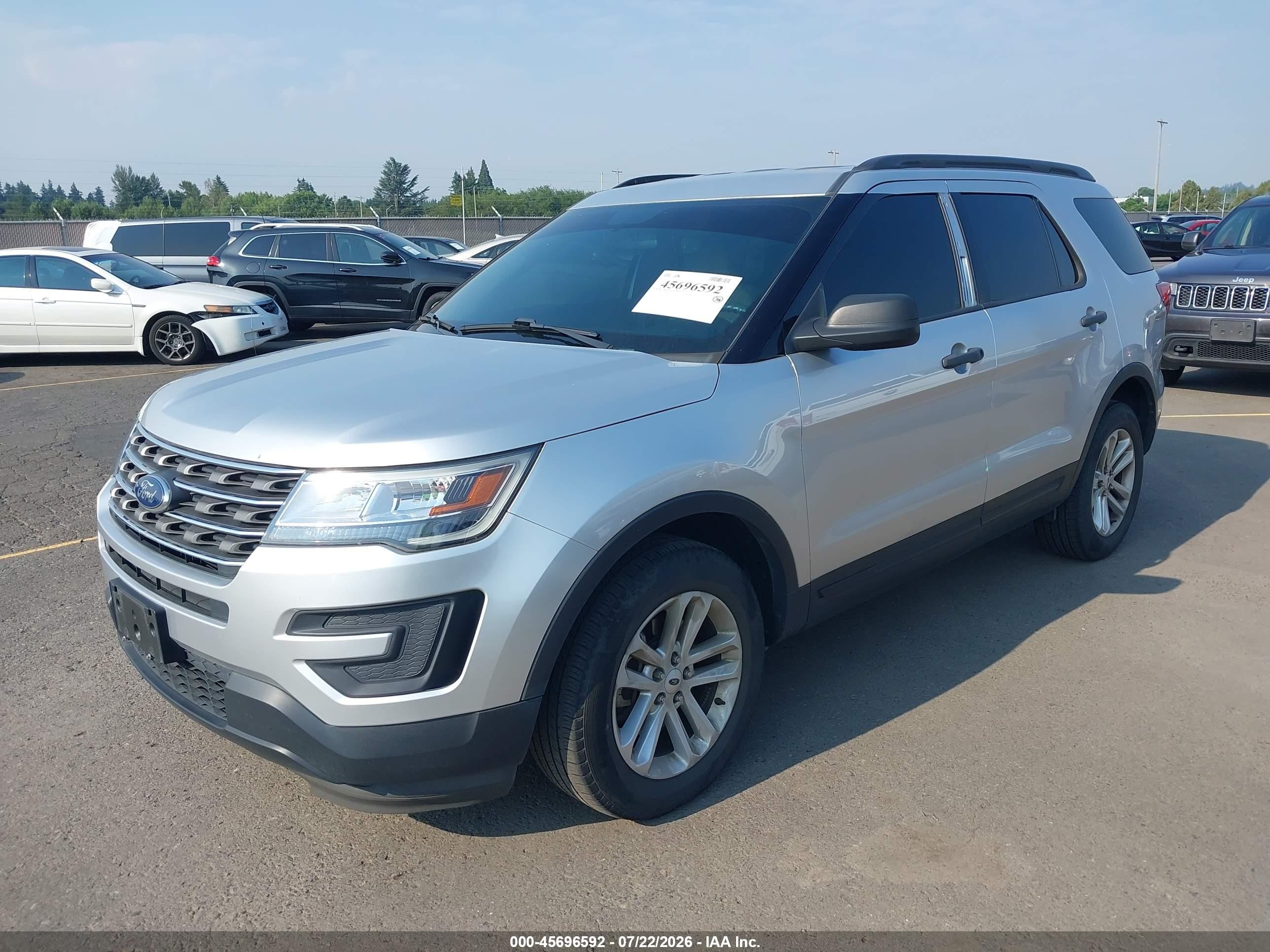 2017 Ford Explorer   Серебряный vin: 1FM5K8B84HGC63687