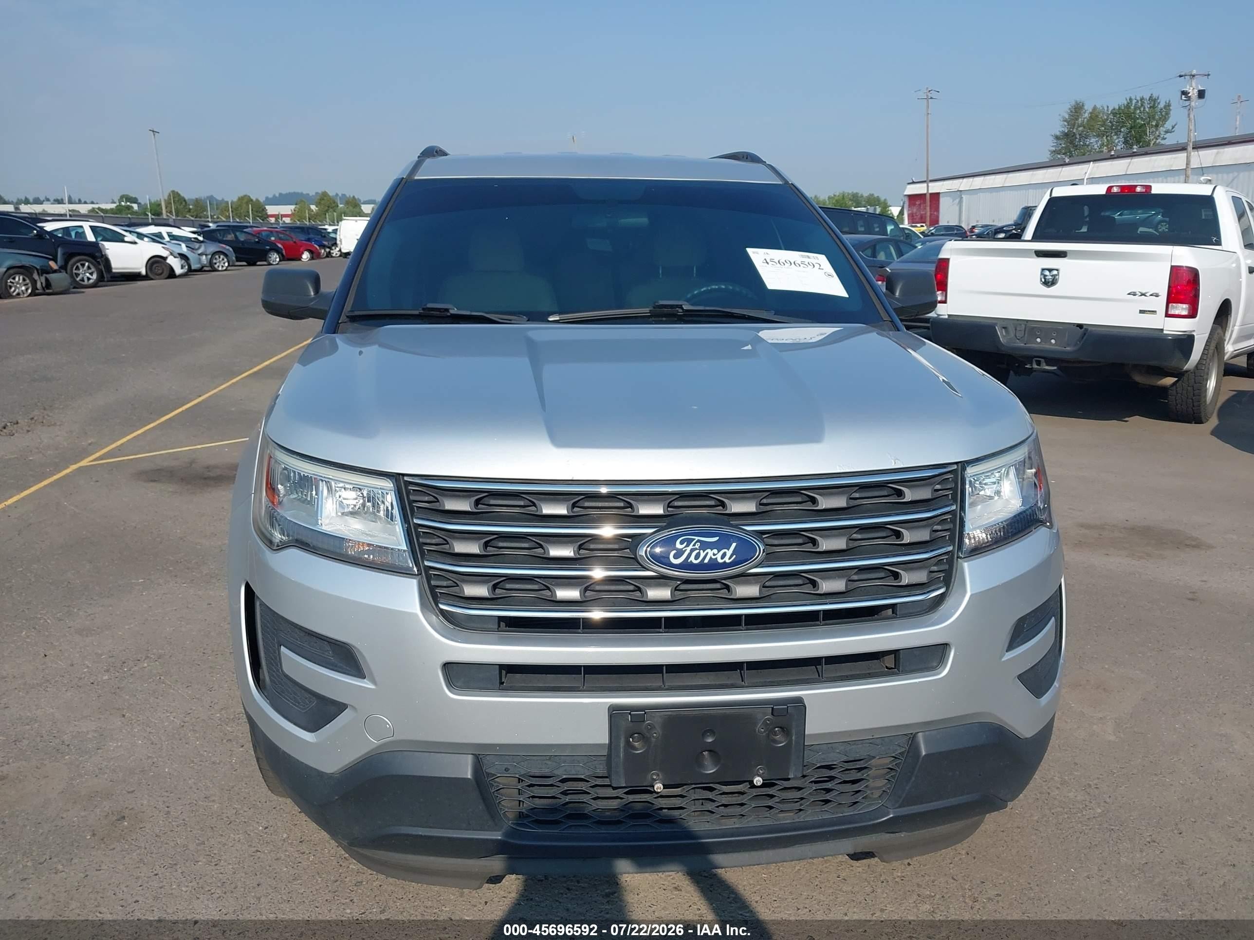 2017 Ford Explorer   Серебряный vin: 1FM5K8B84HGC63687