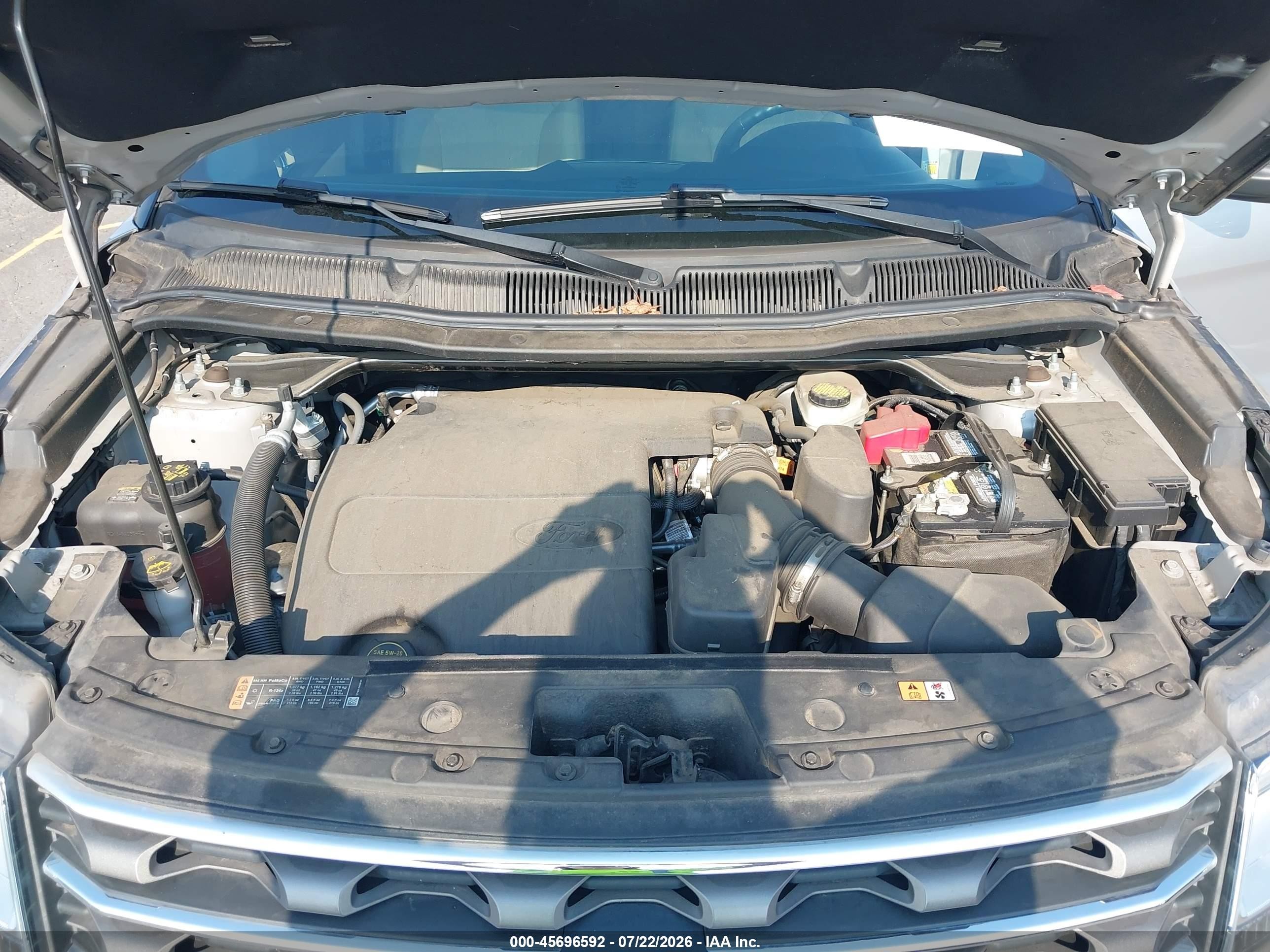 2017 Ford Explorer   Серебряный vin: 1FM5K8B84HGC63687