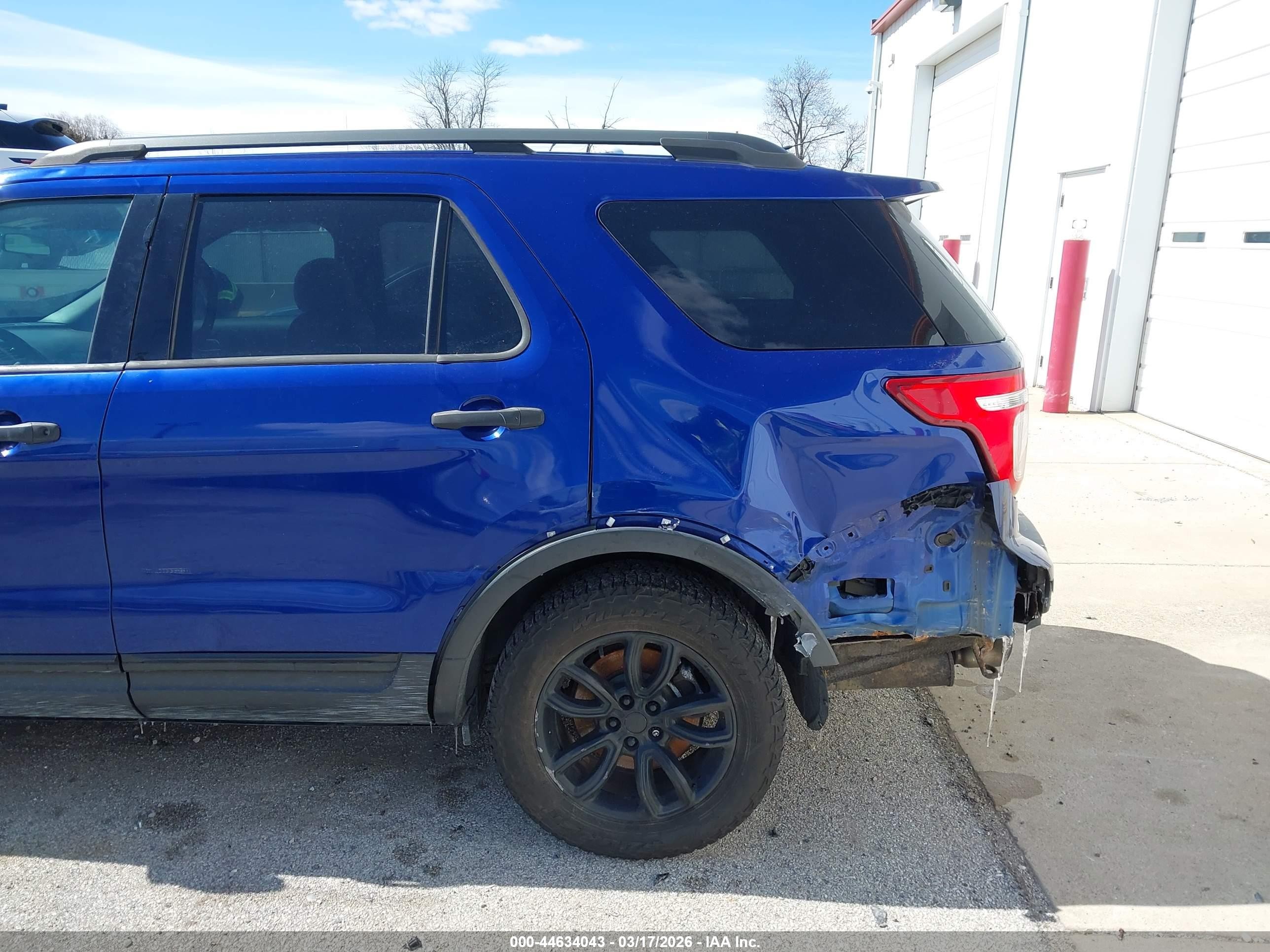 2013 Ford Explorer   Blue vin: 1FM5K8B85DGA58213