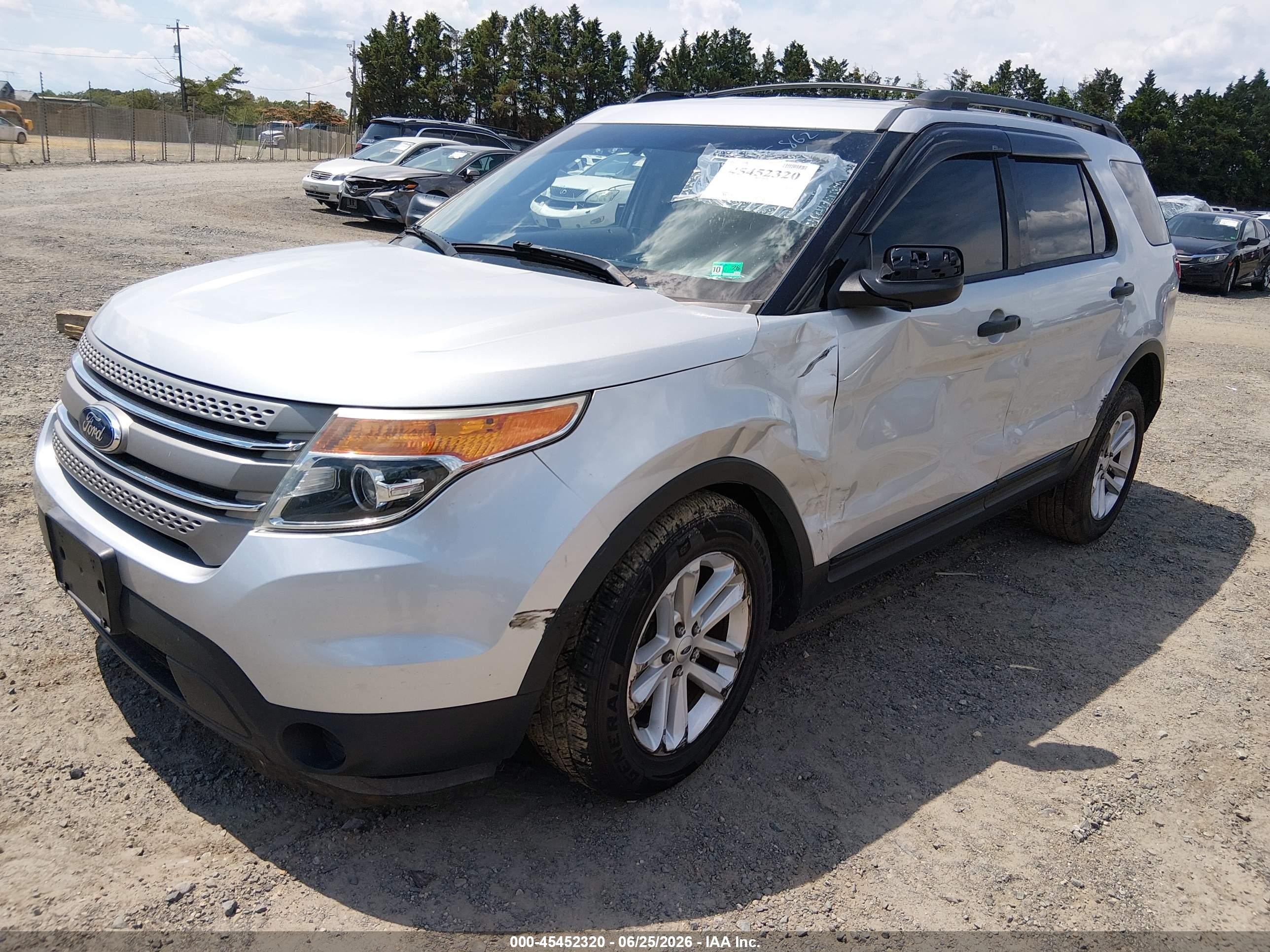 2015 Ford Explorer Silver vin: 1FM5K8B85FGA39017