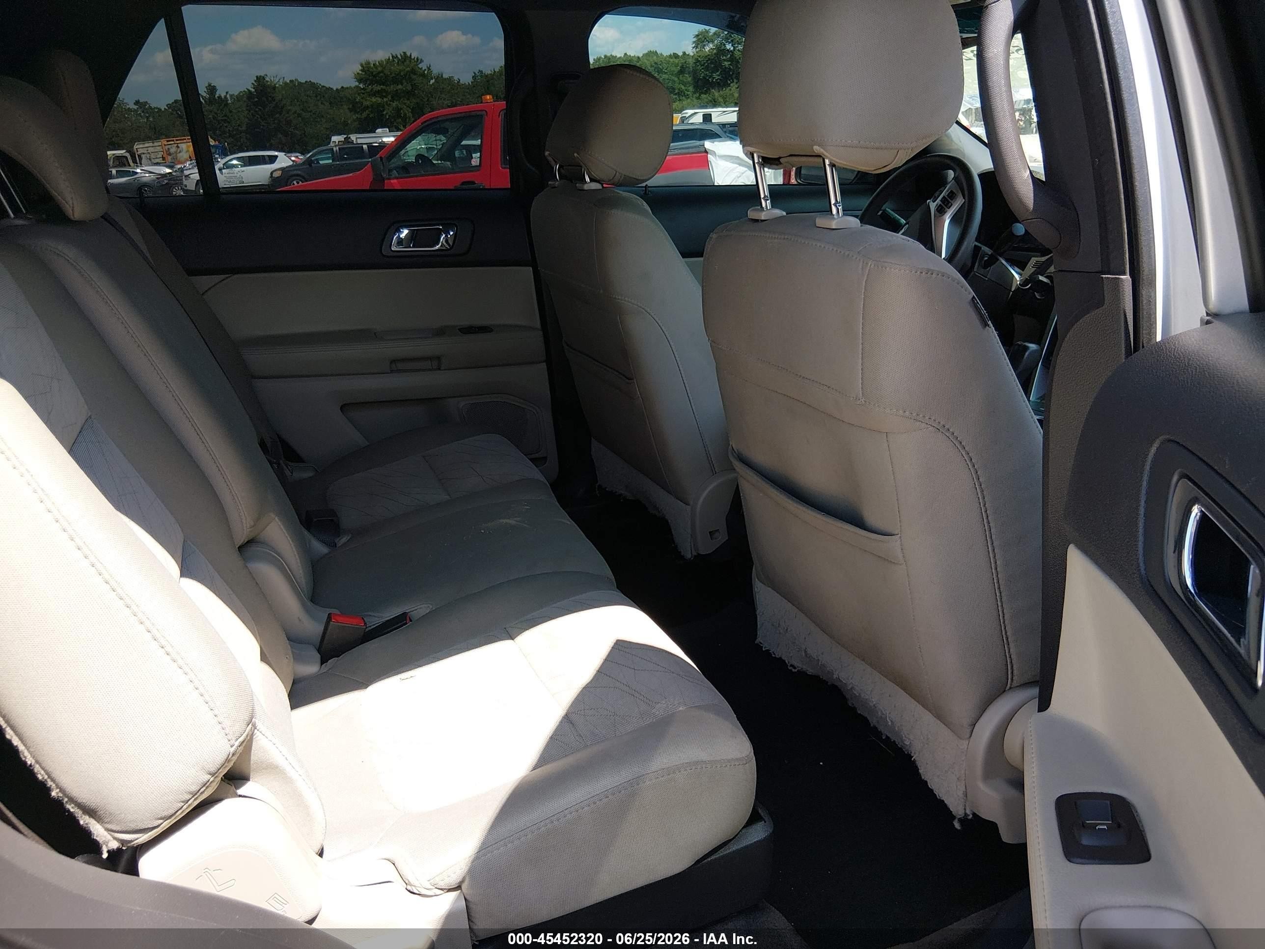 2015 Ford Explorer Silver vin: 1FM5K8B85FGA39017