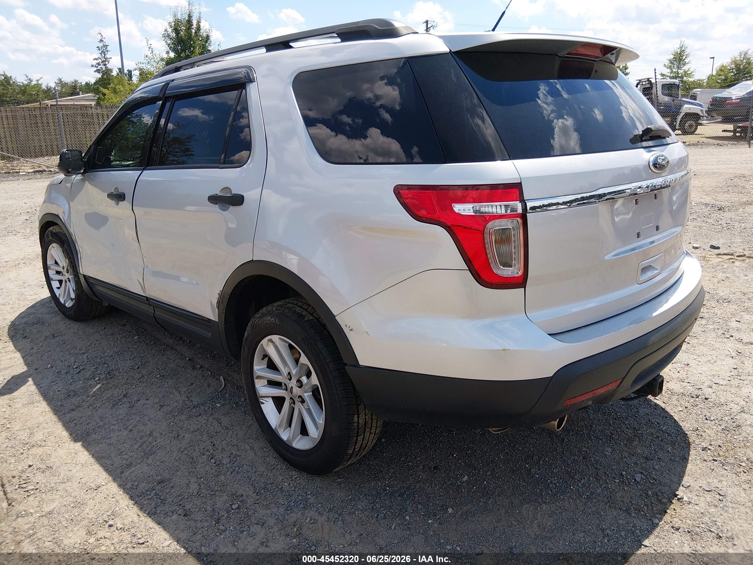 2015 Ford Explorer Silver vin: 1FM5K8B85FGA39017