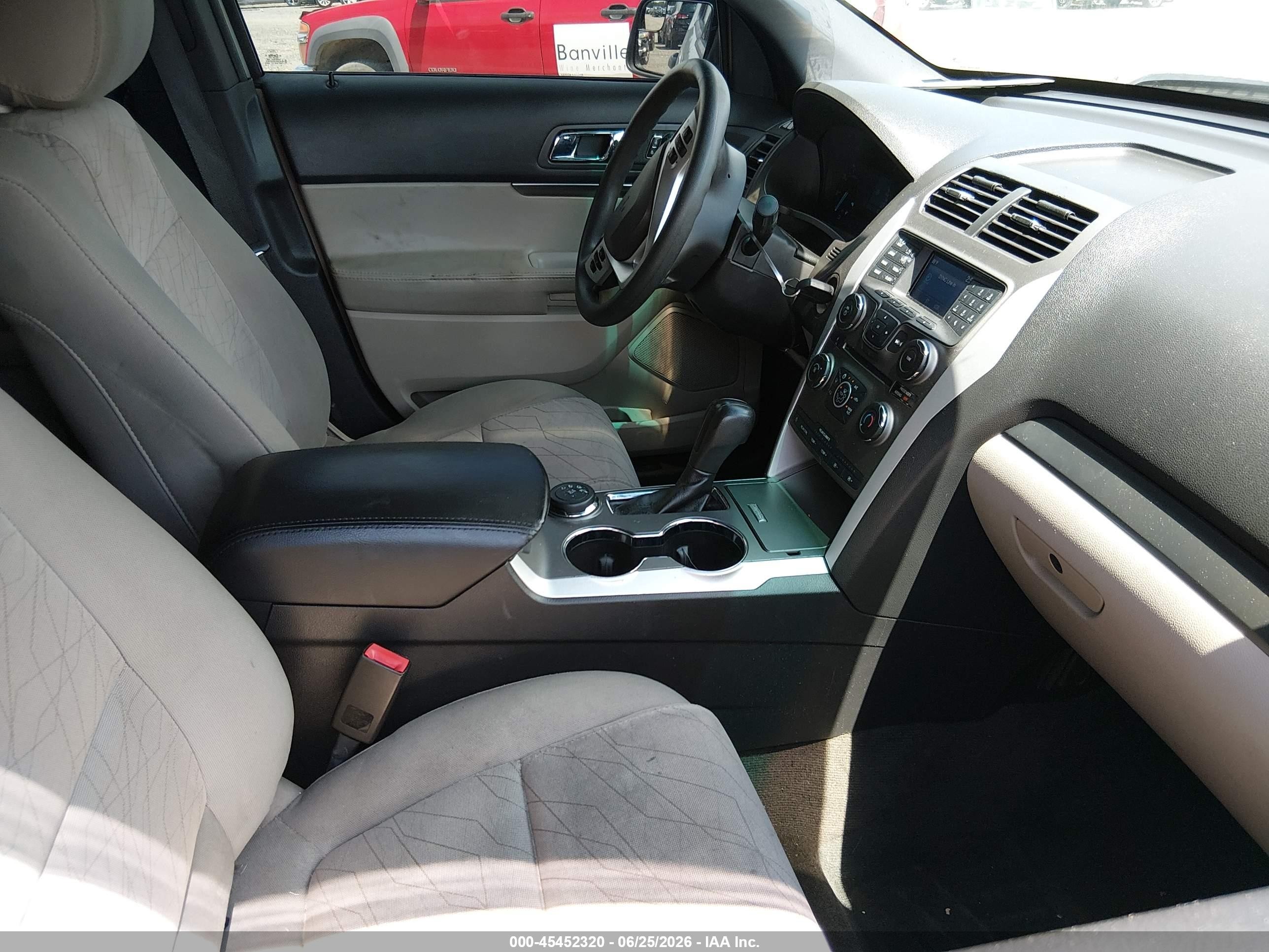 2015 Ford Explorer Silver vin: 1FM5K8B85FGA39017