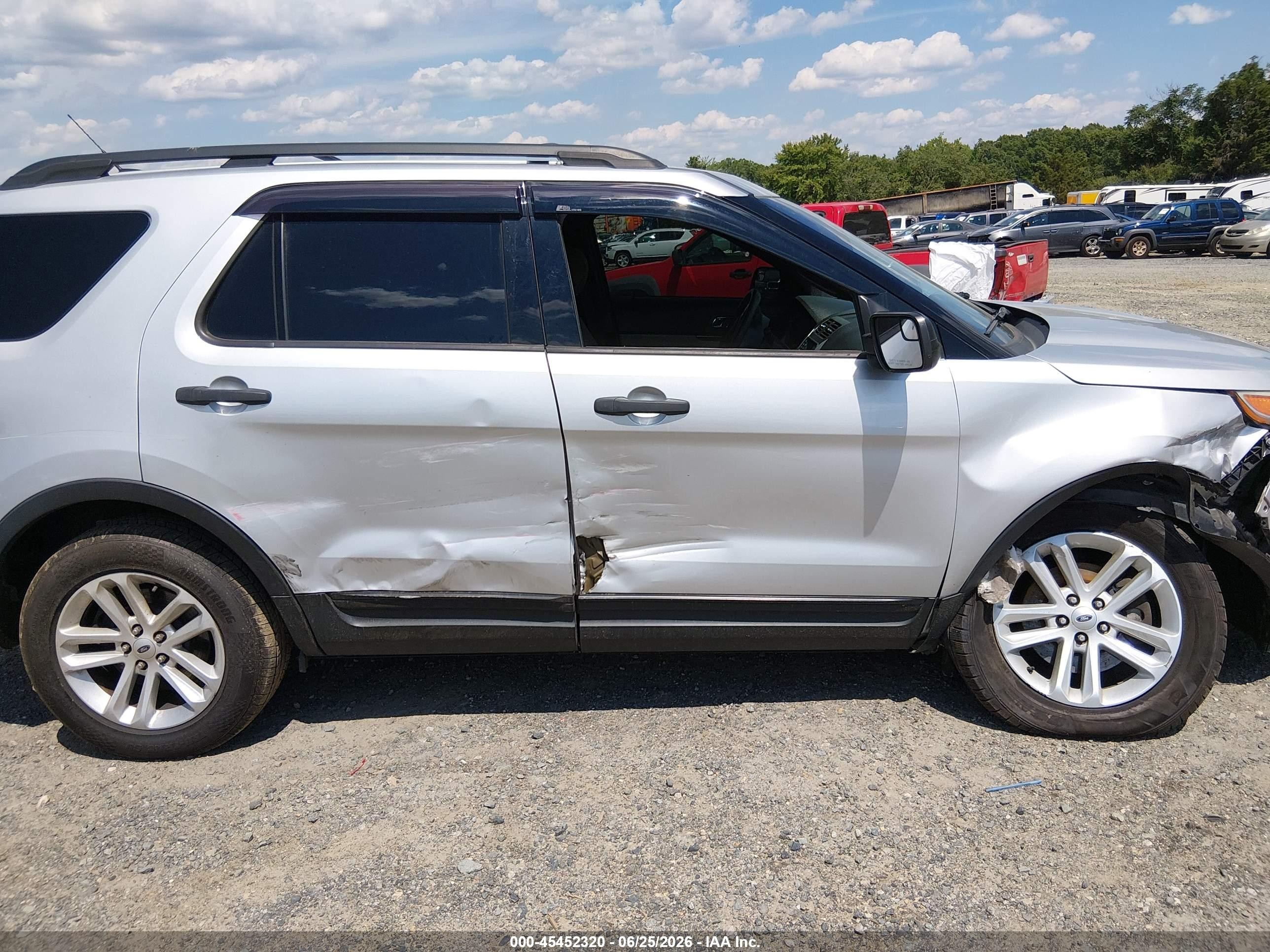 2015 Ford Explorer Silver vin: 1FM5K8B85FGA39017