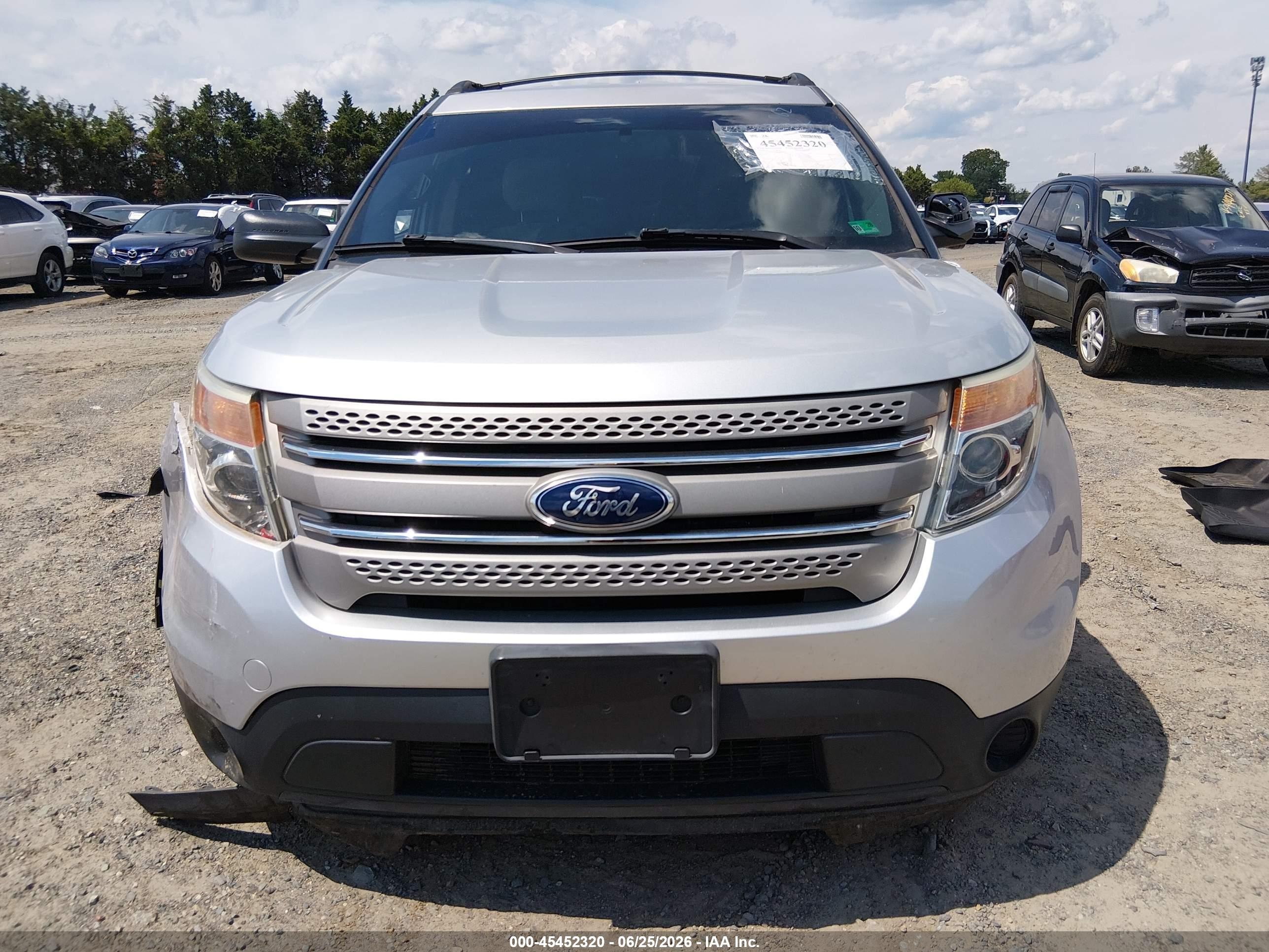 2015 Ford Explorer Silver vin: 1FM5K8B85FGA39017