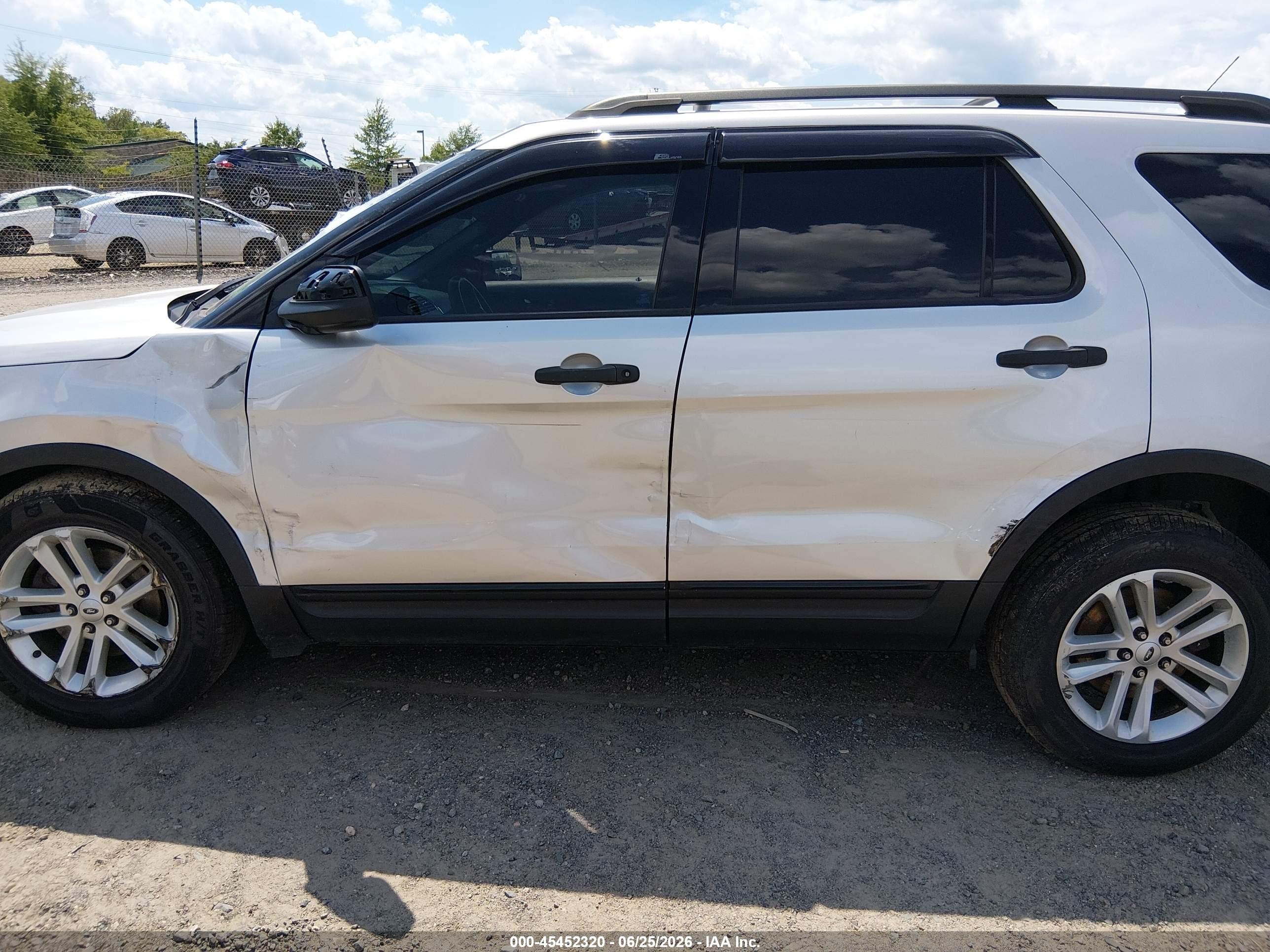 2015 Ford Explorer Silver vin: 1FM5K8B85FGA39017