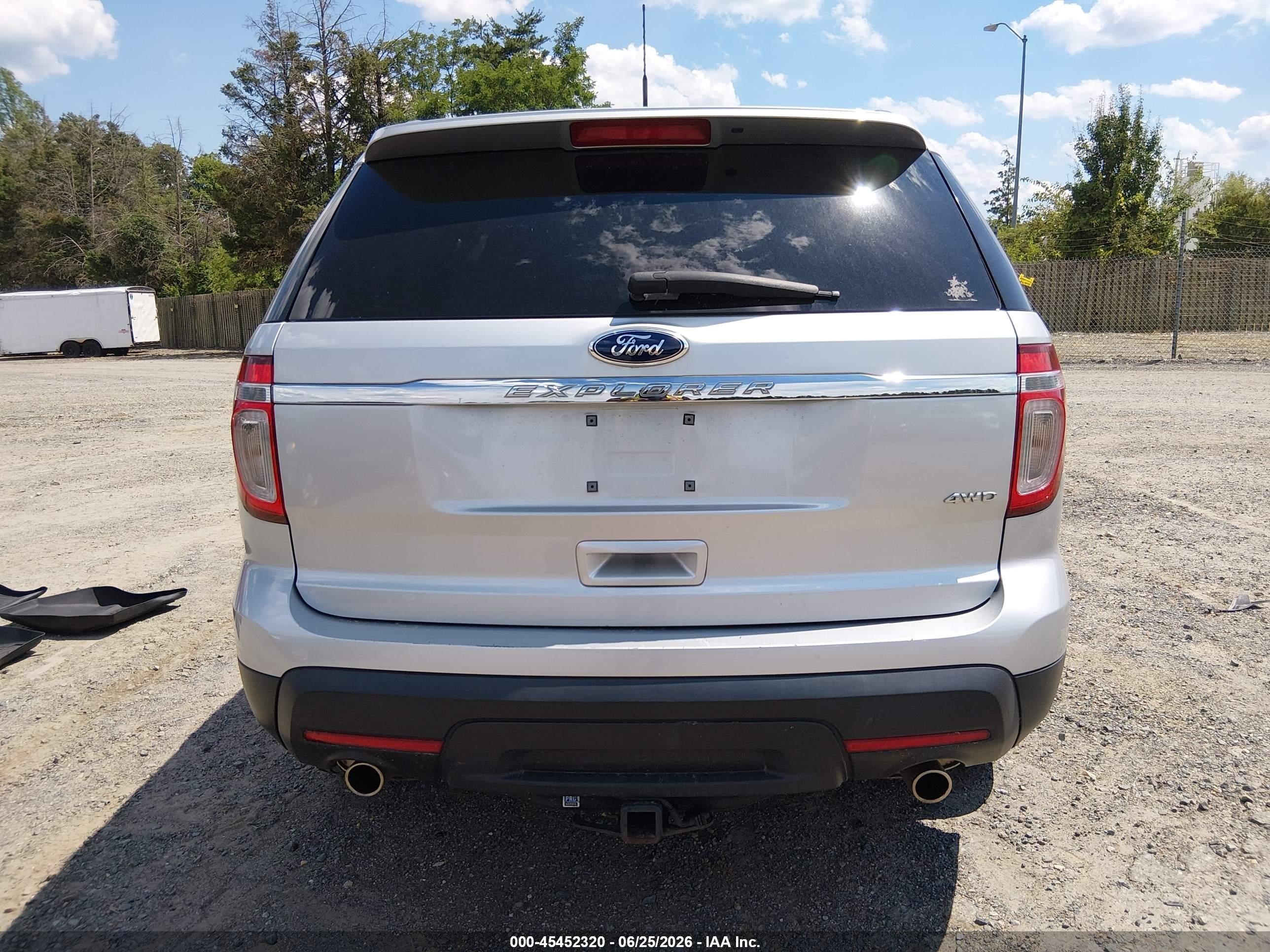 2015 Ford Explorer Silver vin: 1FM5K8B85FGA39017