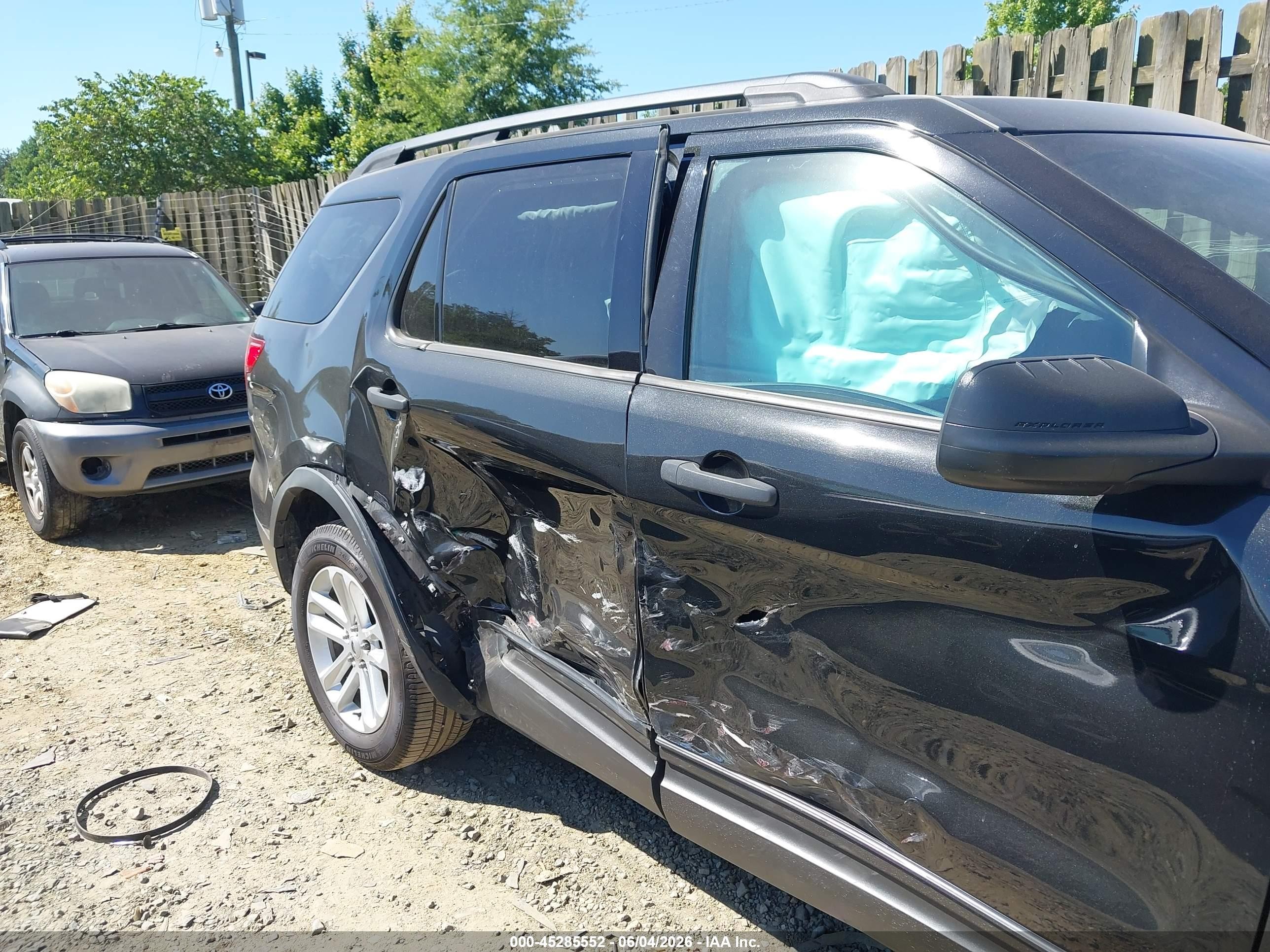 2015 Ford Explorer   Black vin: 1FM5K8B85FGA72552