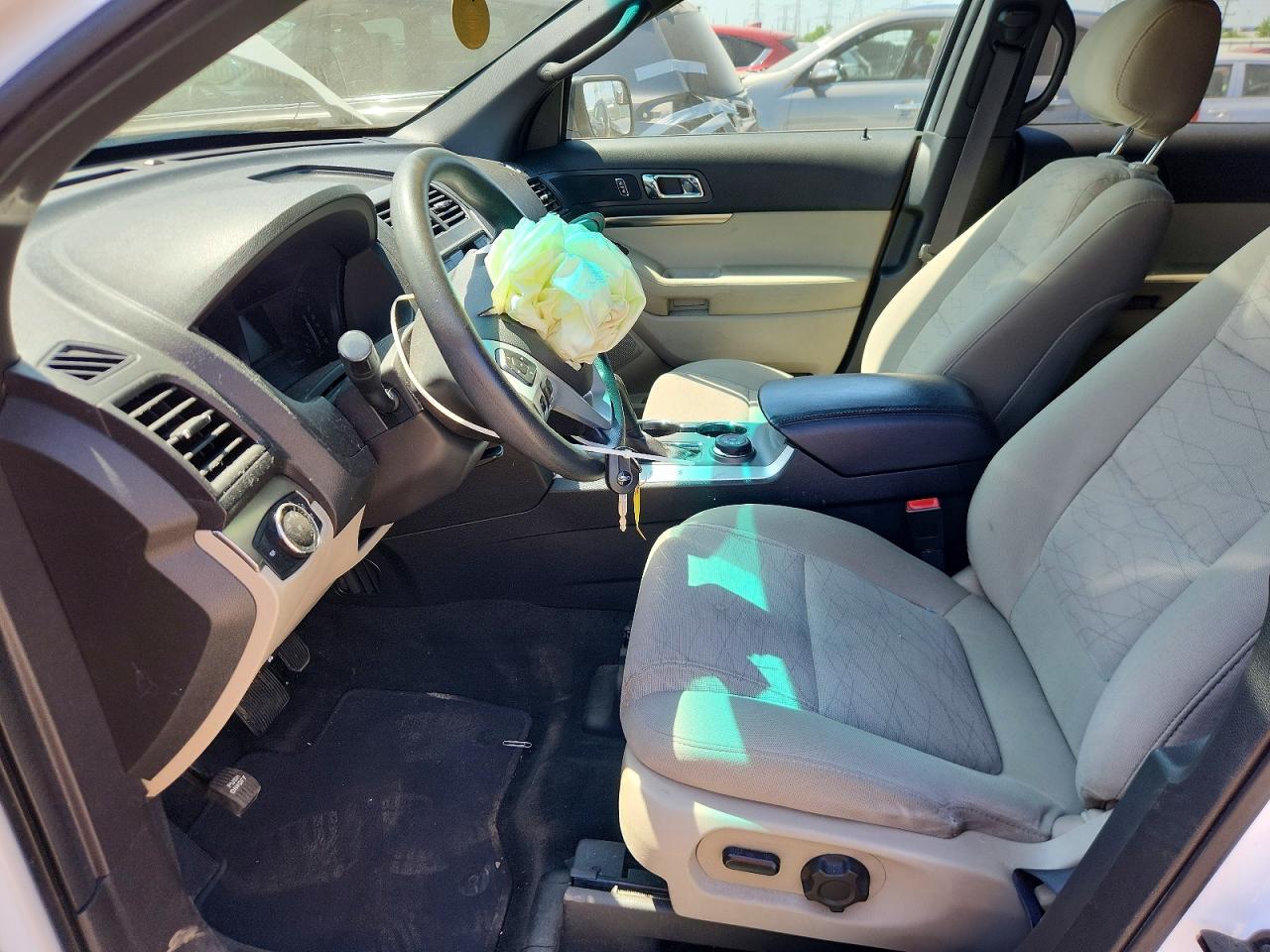 2015 Ford Explorer White vin: 1FM5K8B85FGB70612
