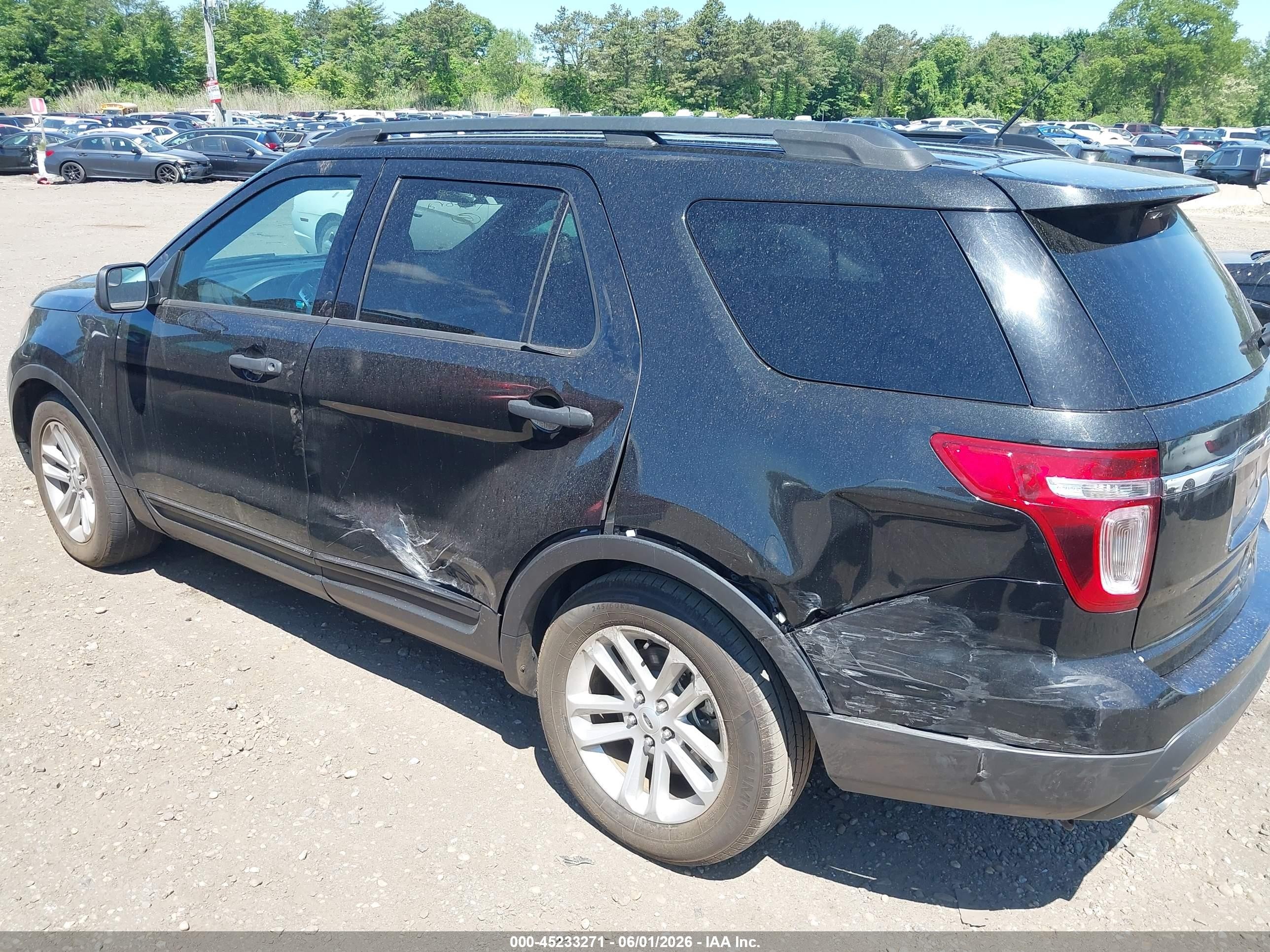 2015 Ford Explorer   Black vin: 1FM5K8B87FGA81401
