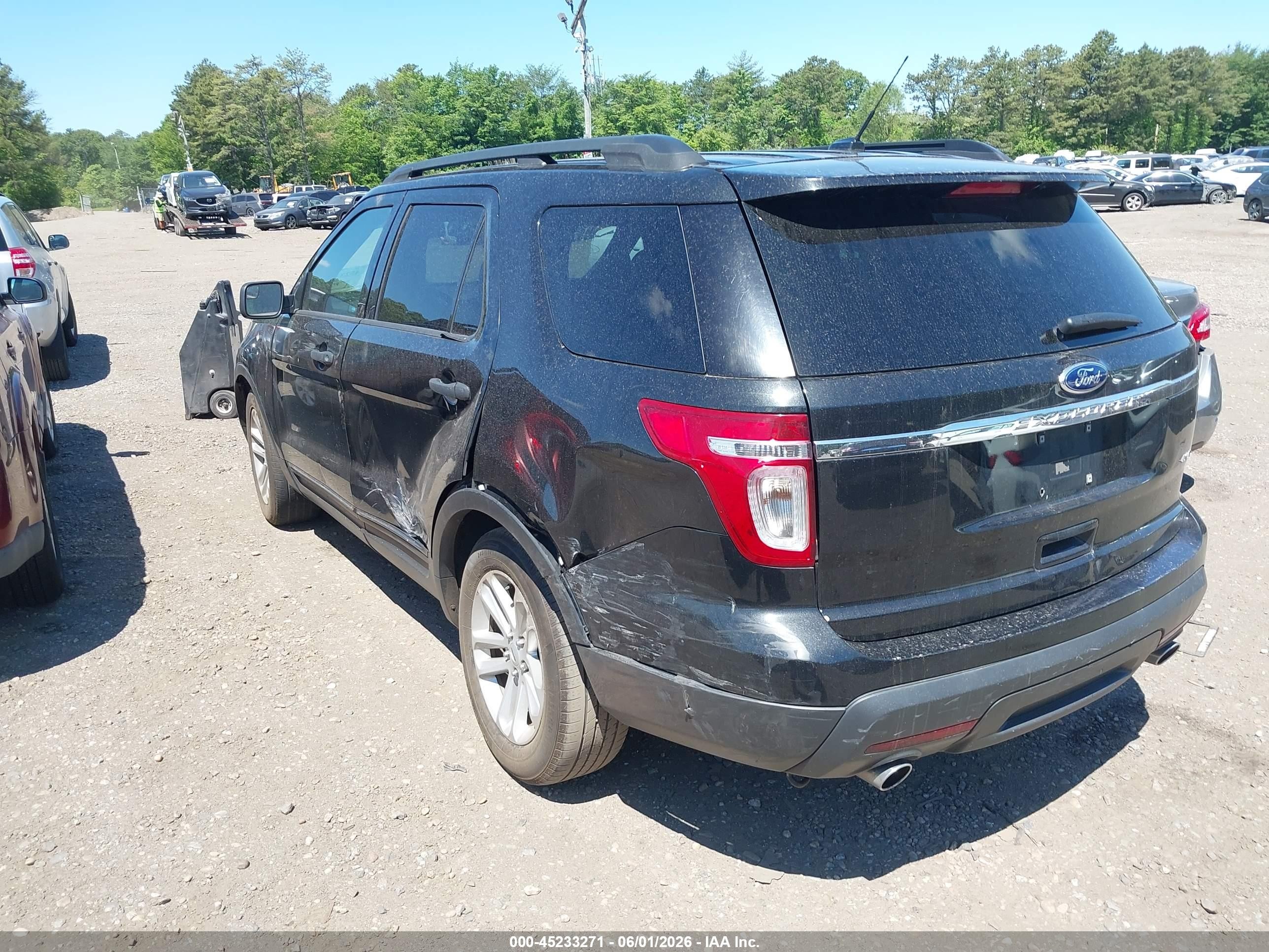 2015 Ford Explorer   Black vin: 1FM5K8B87FGA81401