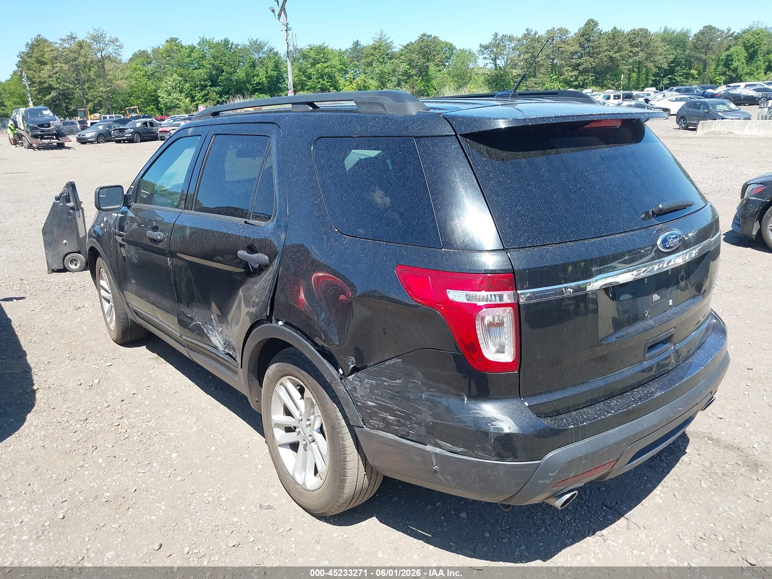 2015 Ford Explorer   Black vin: 1FM5K8B87FGA81401