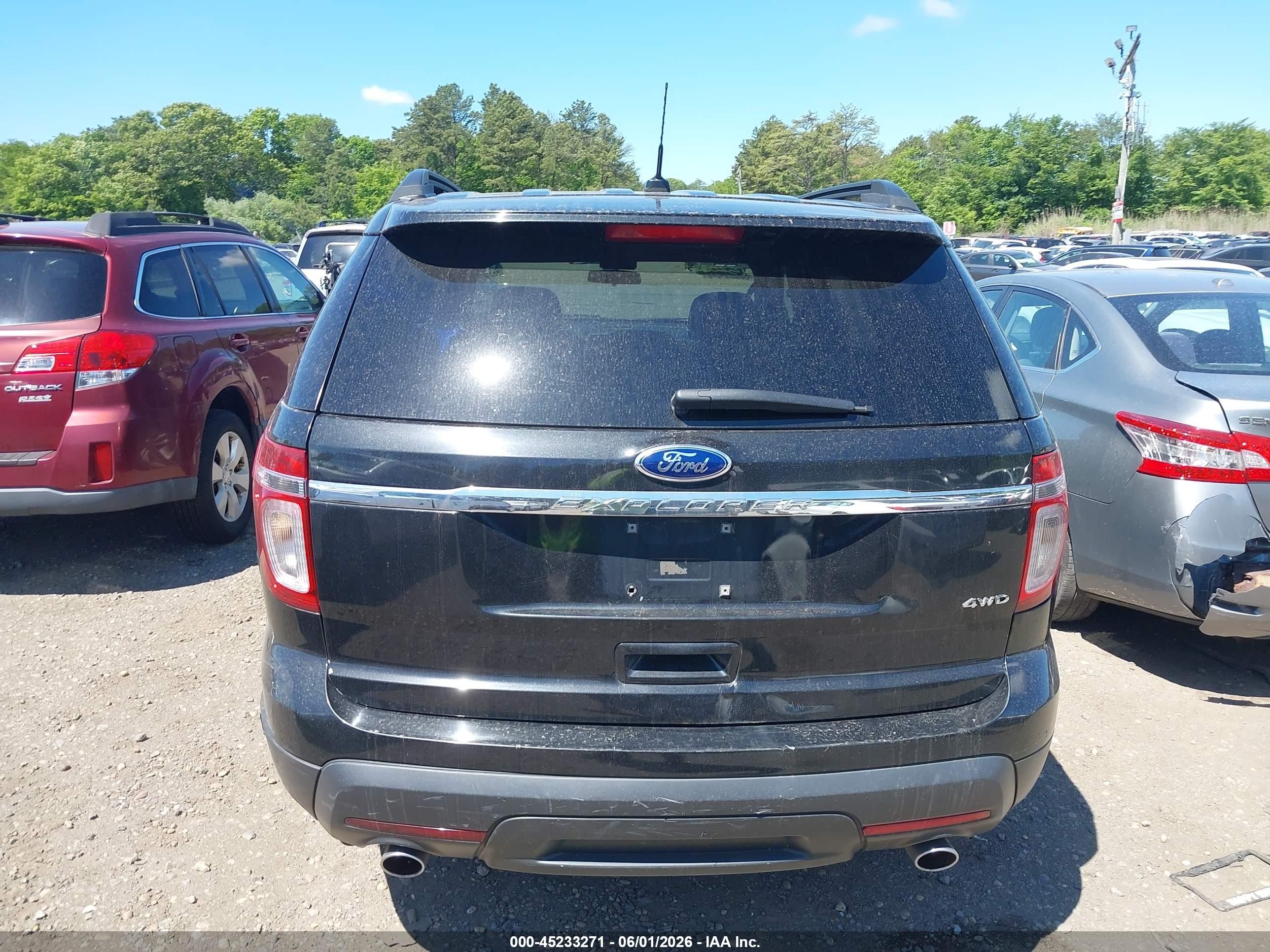 2015 Ford Explorer   Black vin: 1FM5K8B87FGA81401