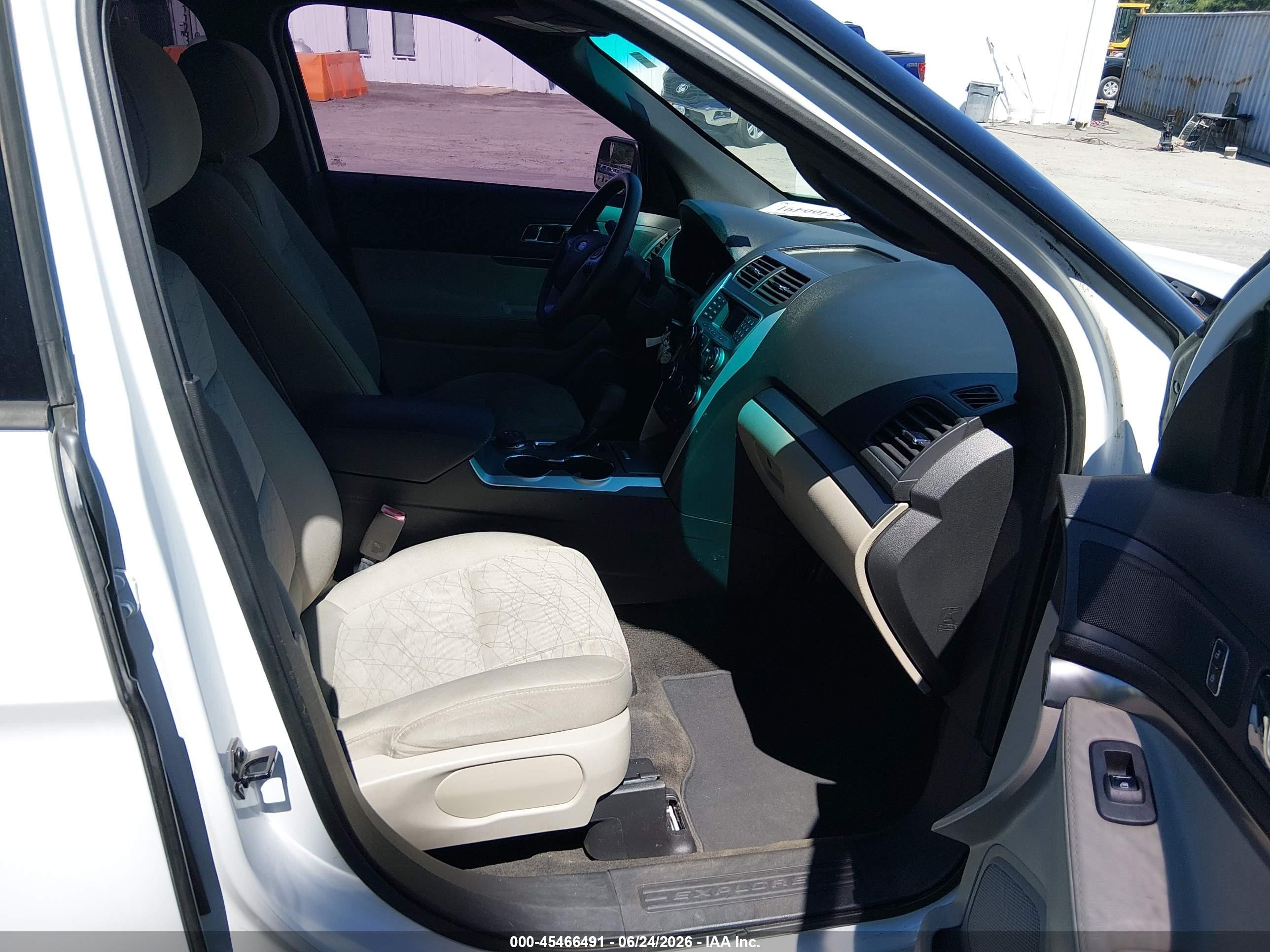 2015 Ford Explorer   Белый vin: 1FM5K8B87FGC42474