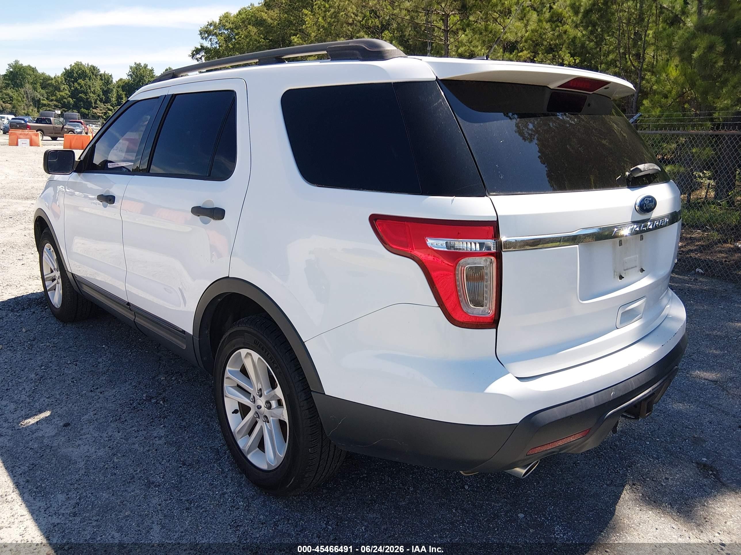2015 Ford Explorer   Белый vin: 1FM5K8B87FGC42474