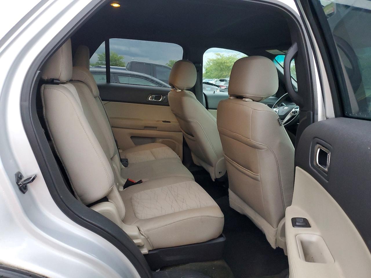 2015 Ford Explorer Серебряный vin: 1FM5K8B88FGB99828