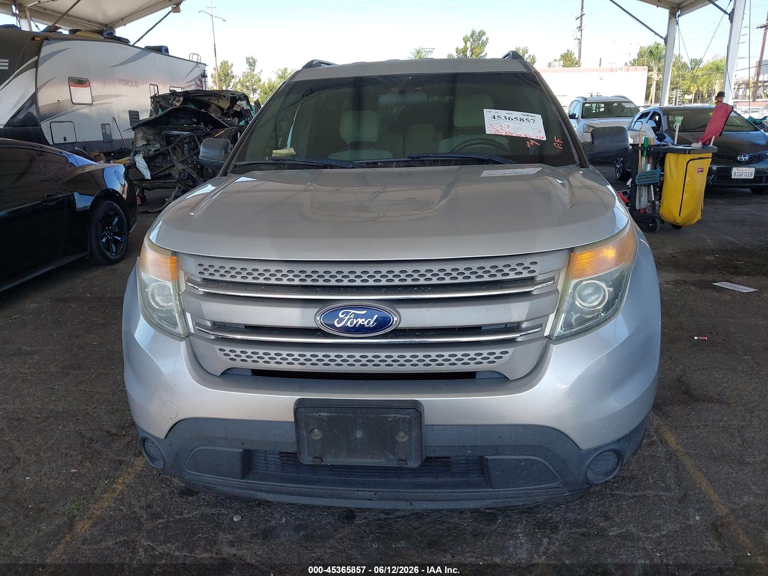 2013 Ford Explorer   Серый vin: 1FM5K8B89DGC63355