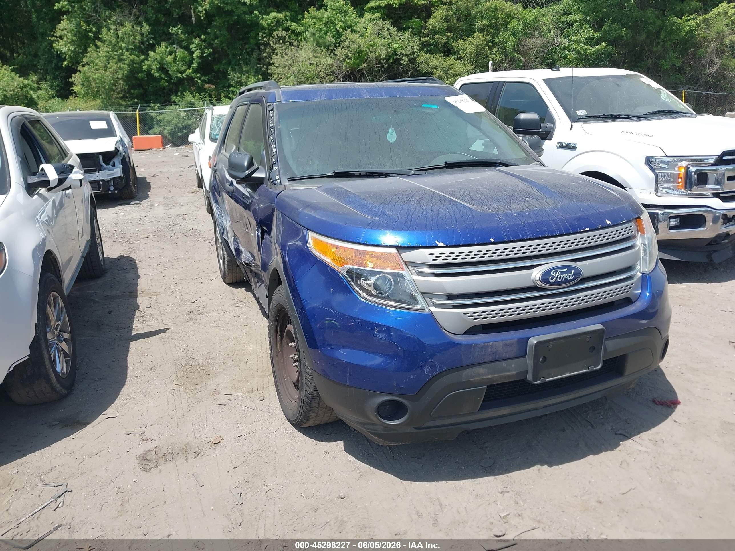 2014 Ford Explorer   Blue vin: 1FM5K8B89EGA40458