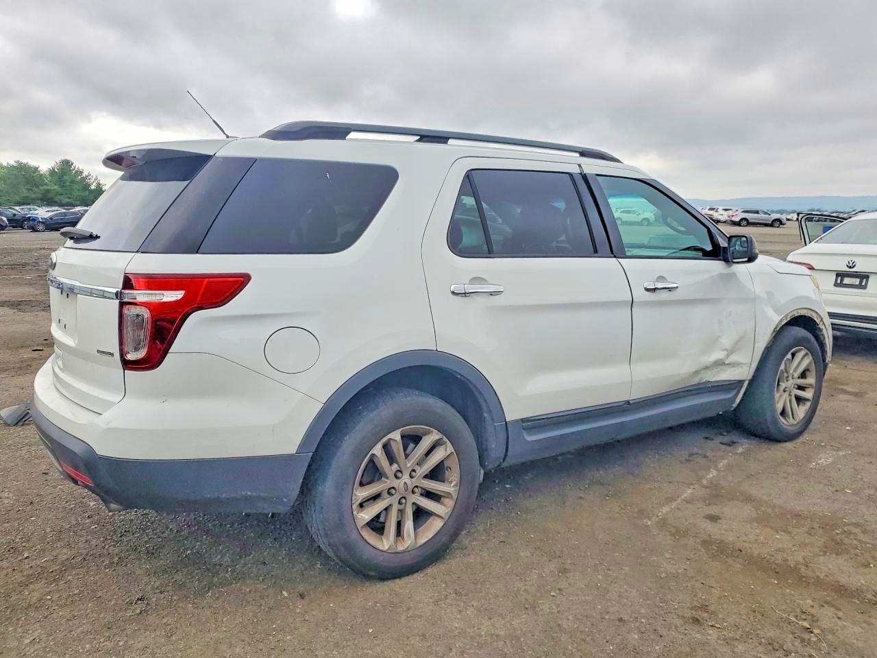 2015 Ford Explorer White vin: 1FM5K8B89FGB75554