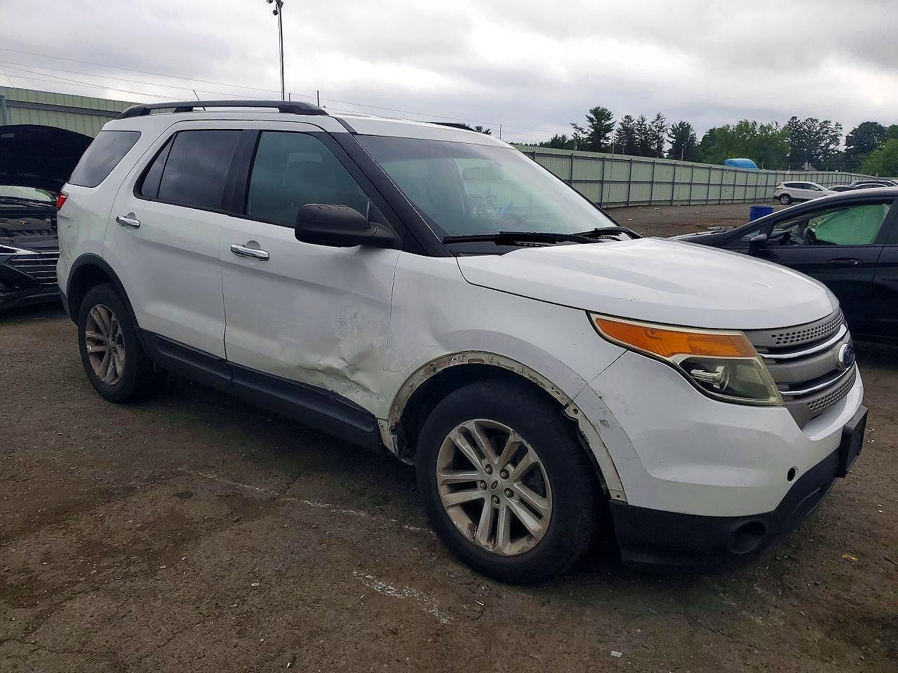 2015 Ford Explorer White vin: 1FM5K8B89FGB75554