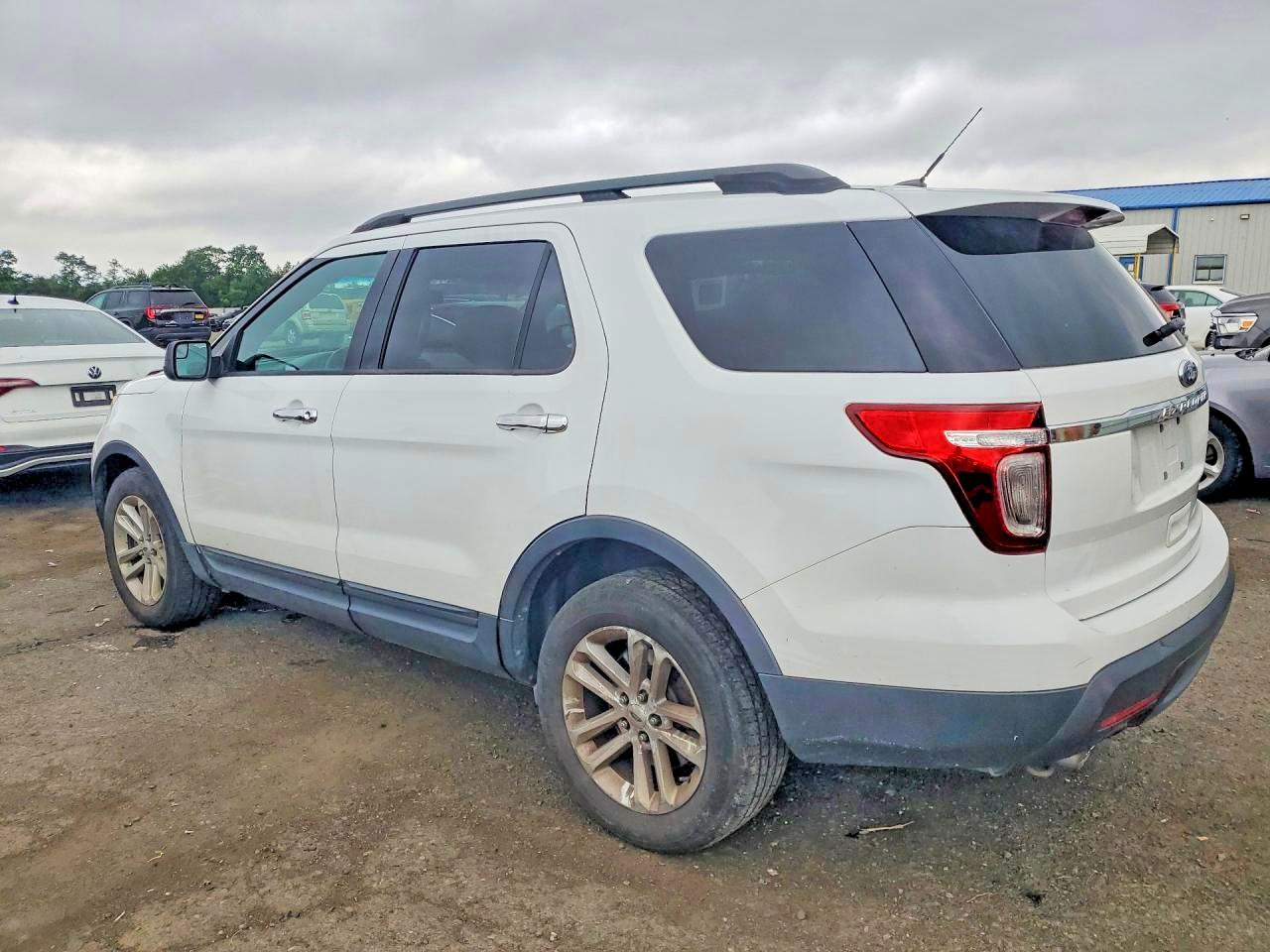2015 Ford Explorer White vin: 1FM5K8B89FGB75554
