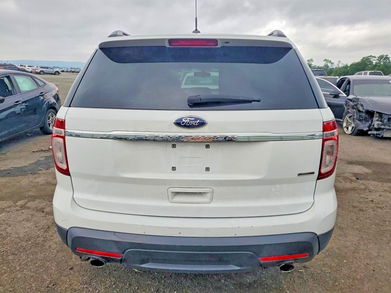 2015 Ford Explorer White vin: 1FM5K8B89FGB75554