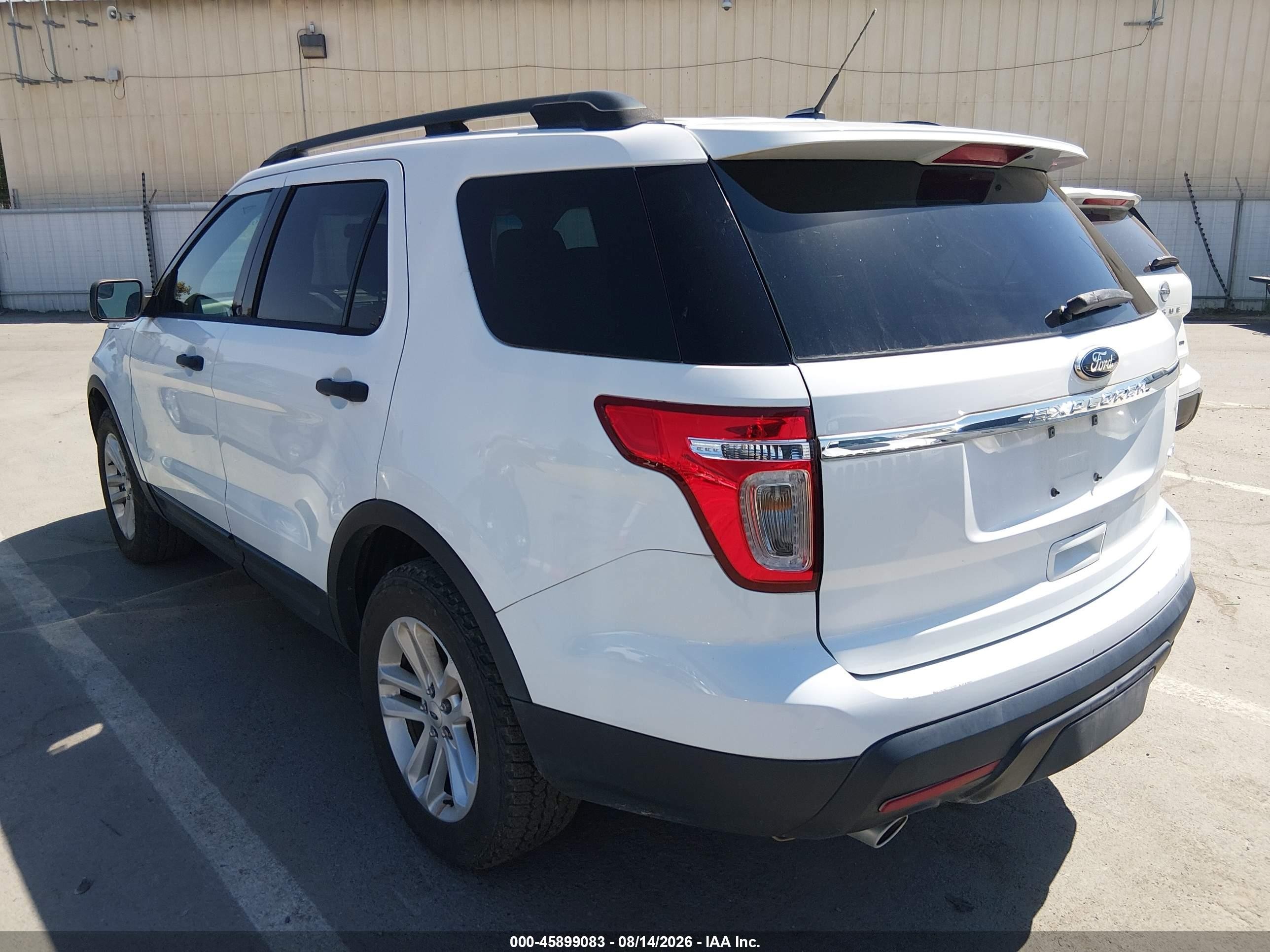 2015 Ford Explorer   White vin: 1FM5K8B89FGC42539