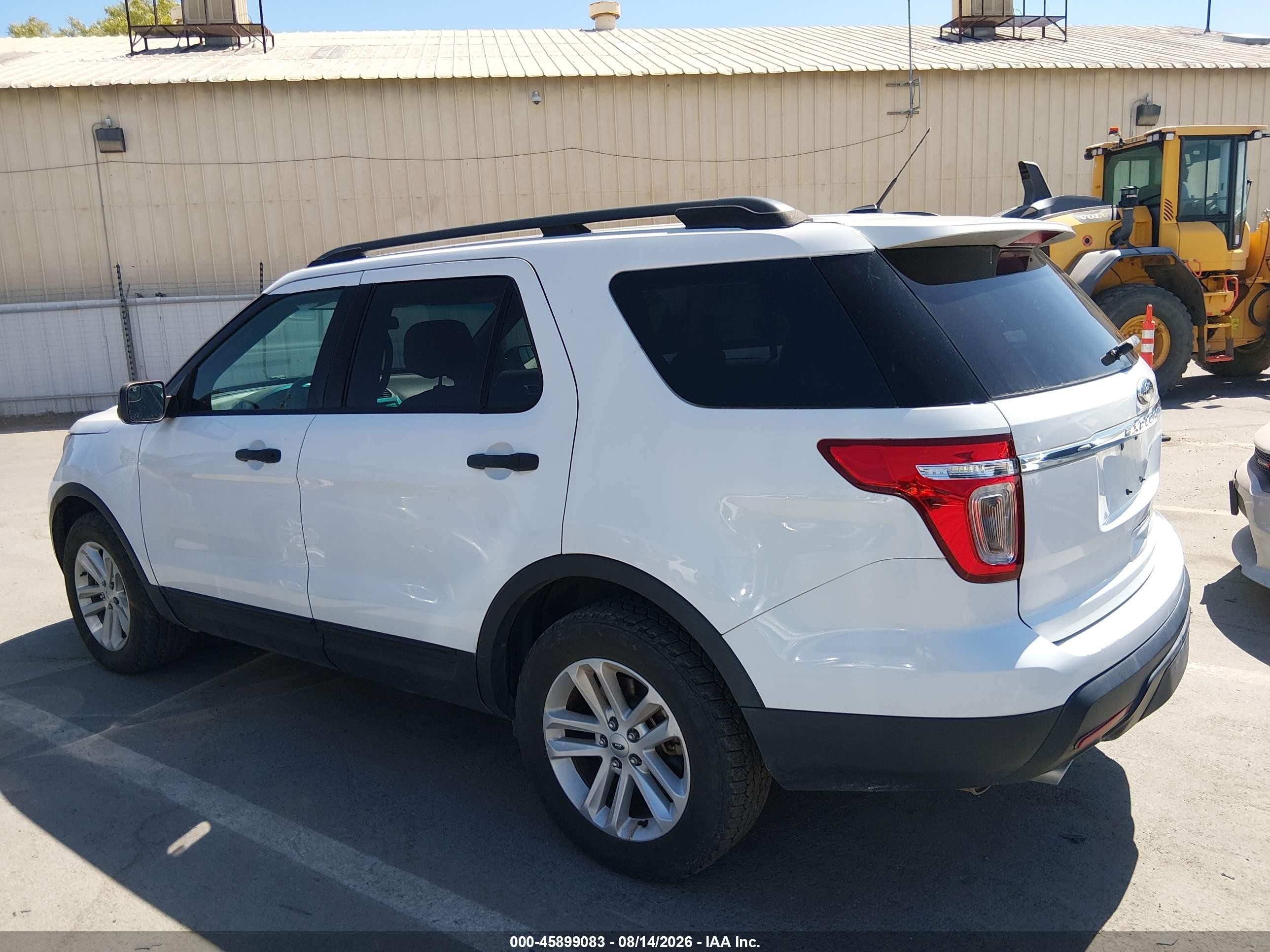 2015 Ford Explorer   White vin: 1FM5K8B89FGC42539