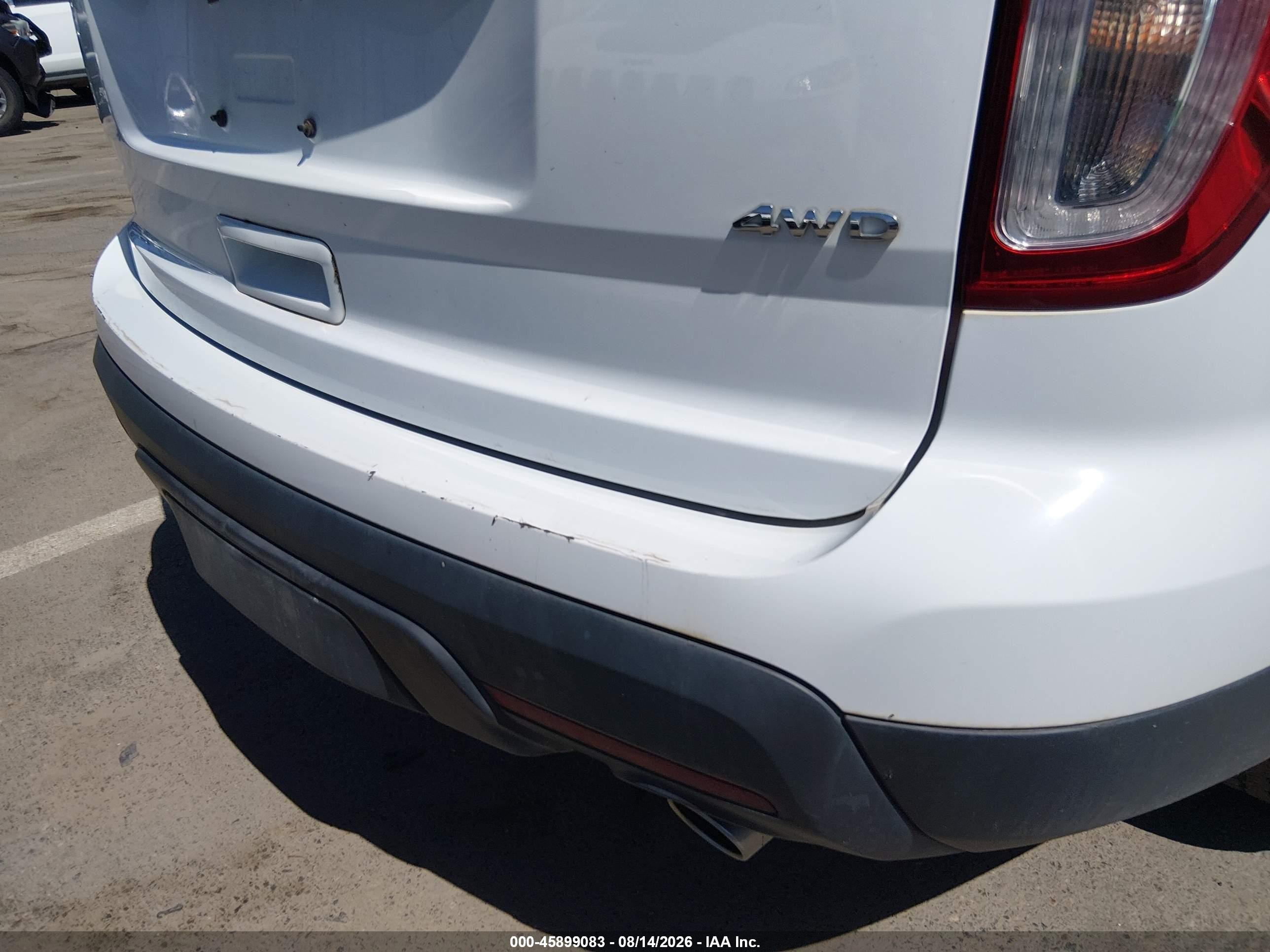 2015 Ford Explorer   White vin: 1FM5K8B89FGC42539
