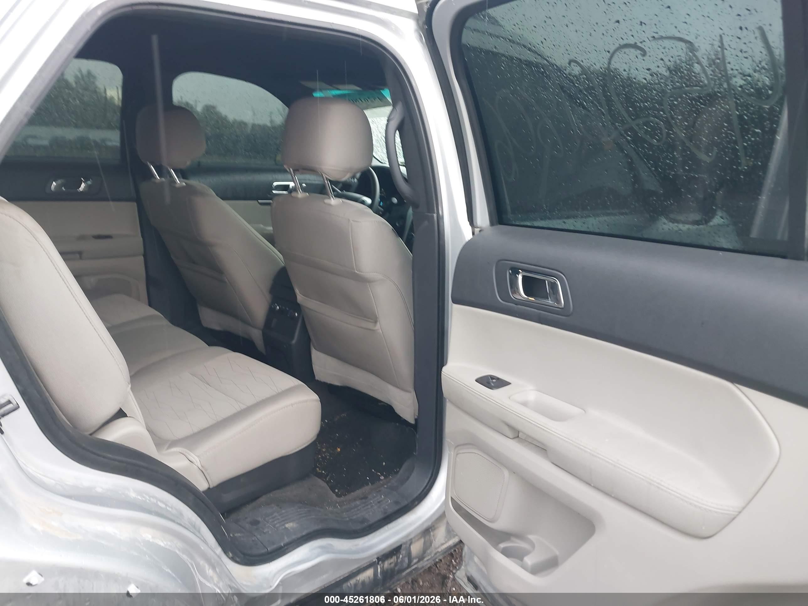 2013 Ford Explorer   Silver vin: 1FM5K8B8XDGA23778