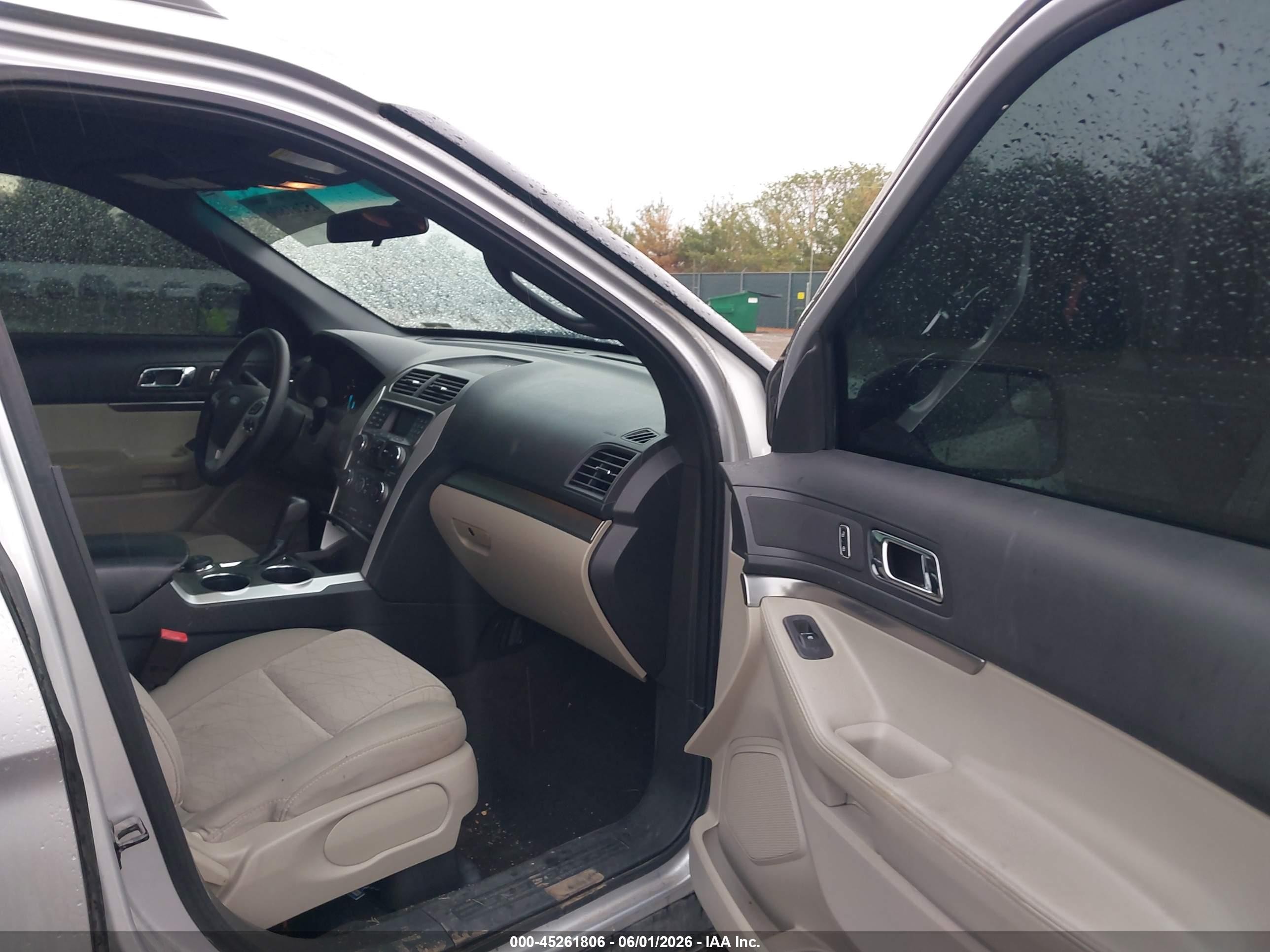 2013 Ford Explorer   Silver vin: 1FM5K8B8XDGA23778