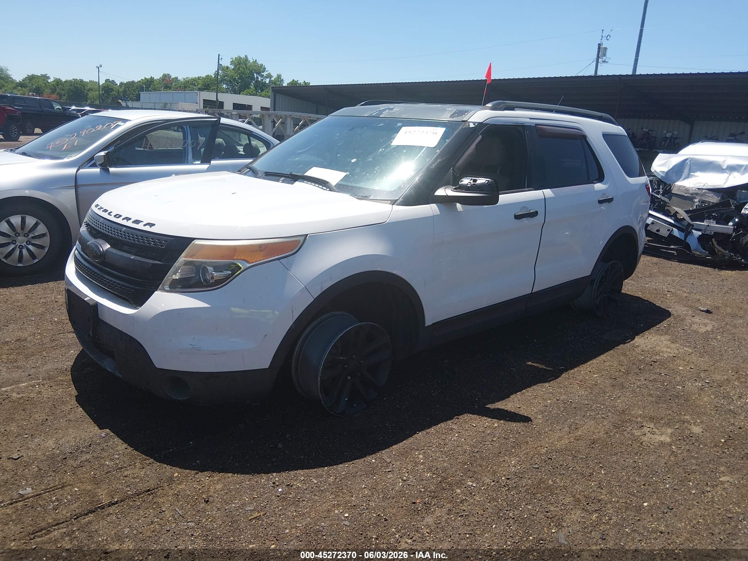 2015 Ford Explorer   Белый vin: 1FM5K8B8XFGA30717