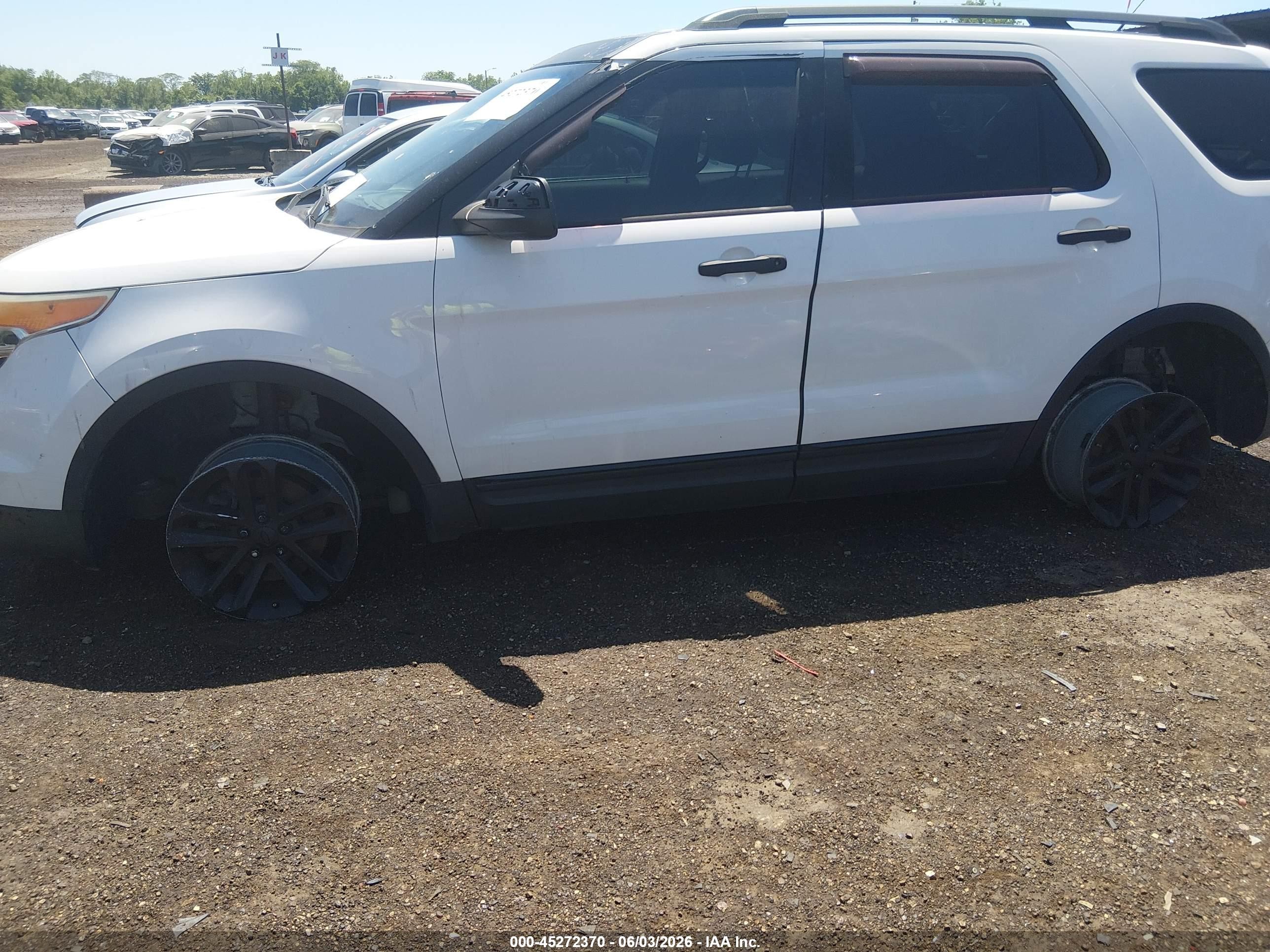 2015 Ford Explorer   Белый vin: 1FM5K8B8XFGA30717